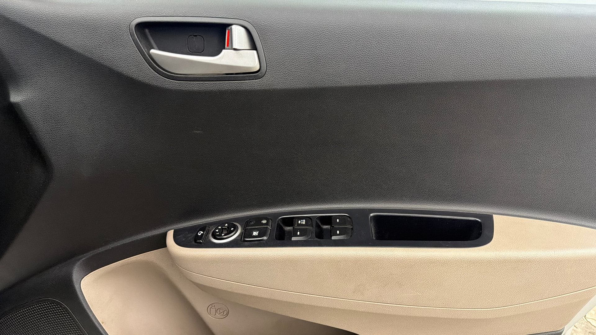 View 2015 Hyundai Grand i10 Asta AT 1.2 Kappa VTVT Image 37 Used 2015 Hyundai Grand i10 Asta AT 1.2 Kappa VTVT Image 37