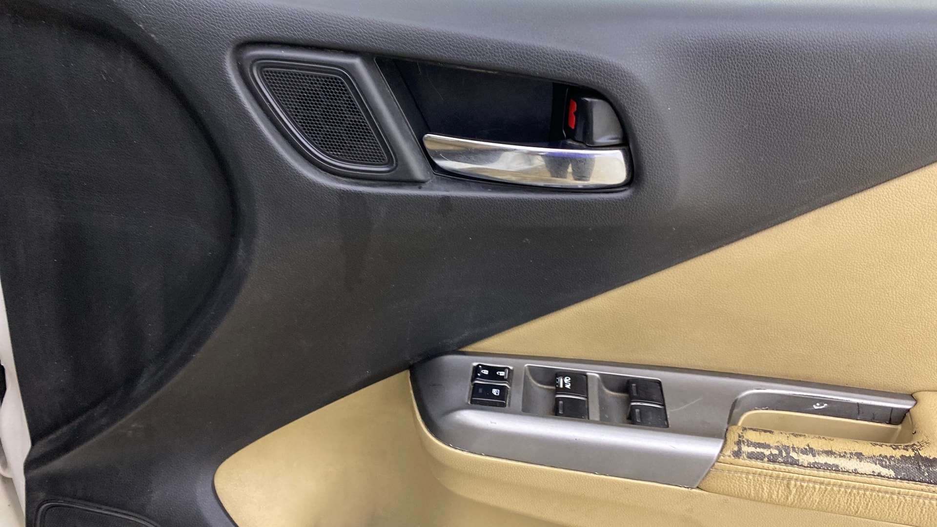 View 2015 Honda City ZX MT Diesel Anniversary Edition Image 39 Used 2015 Honda City ZX MT Diesel Anniversary Edition Image 39
