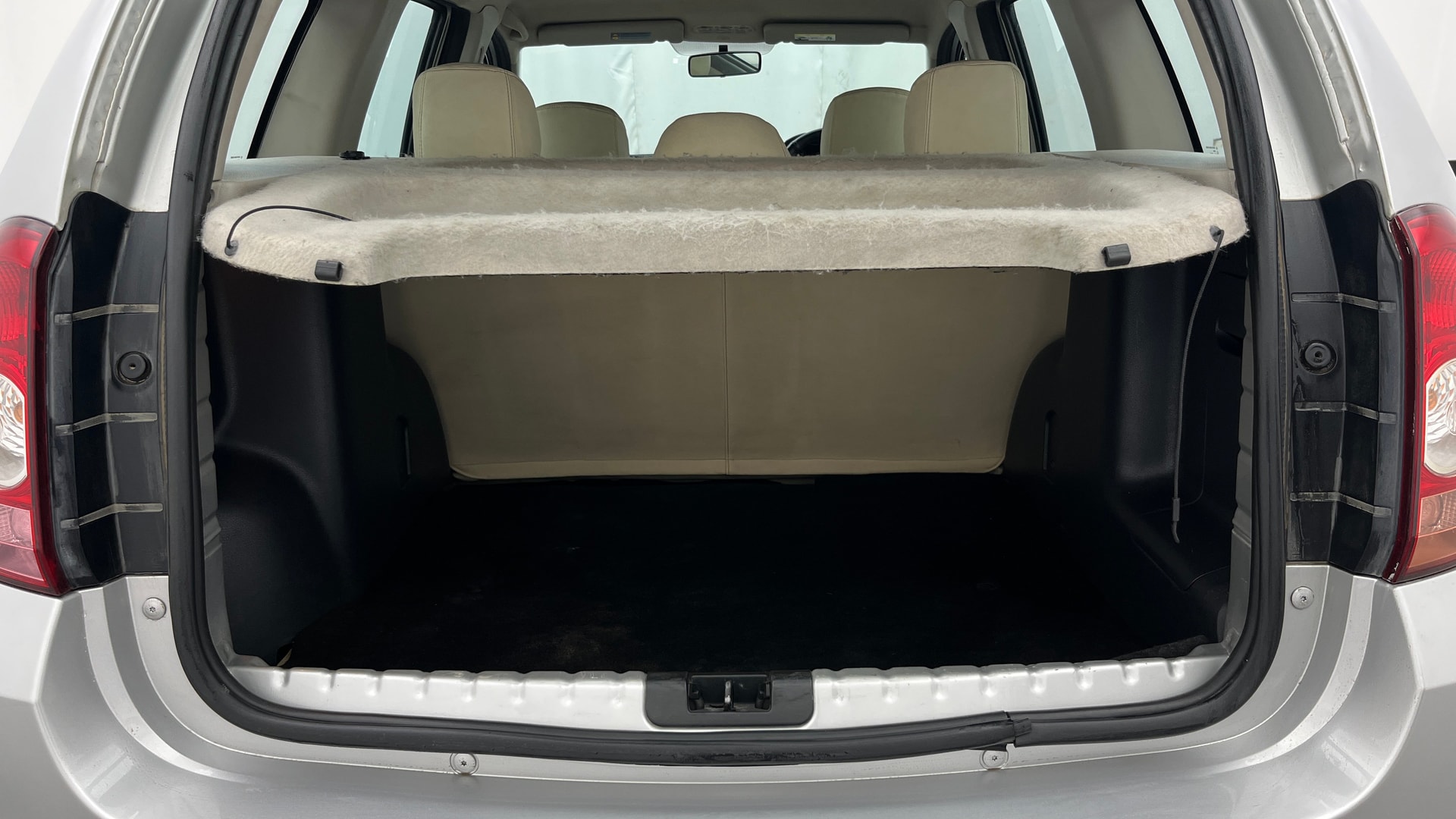 View 2013 Renault Duster Diesel 85PS STD Image 10 Used 2013 Renault Duster Diesel 85PS STD Image 10
