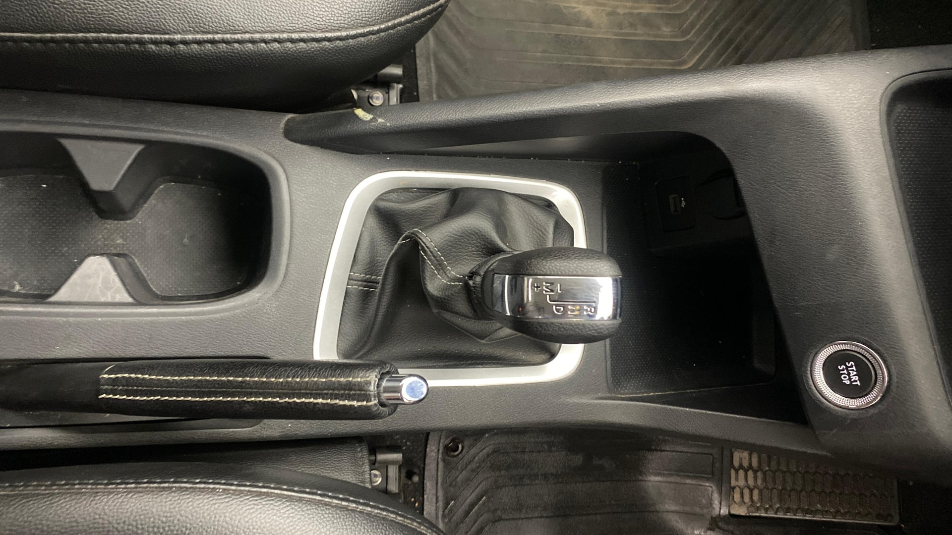 View 2025 Nissan Magnite Tekna B4D 1.0 Petrol AMT Image 40 Used 2025 Nissan Magnite Tekna B4D 1.0 Petrol AMT Image 40