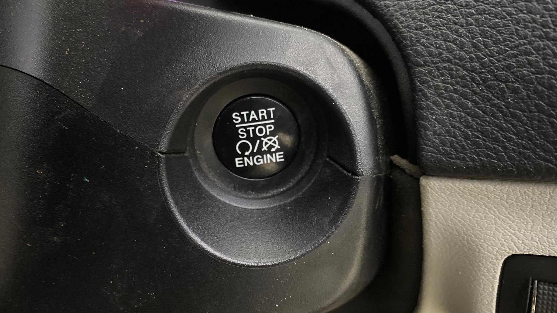 View 2017 Jeep Compass Limited 4X4 2.0 Diesel BS IV Image 34 Used 2017 Jeep Compass Limited 4X4 2.0 Diesel BS IV Image 34