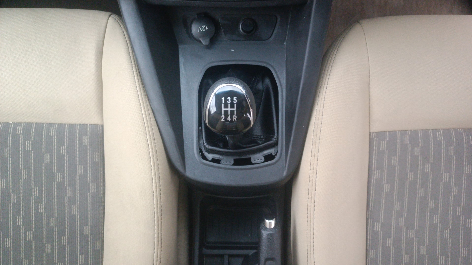 View 2015 Ford Figo Aspire 1.2P Ambiente MT BS IV Image 37 Used 2015 Ford Figo Aspire 1.2P Ambiente MT BS IV Image 37