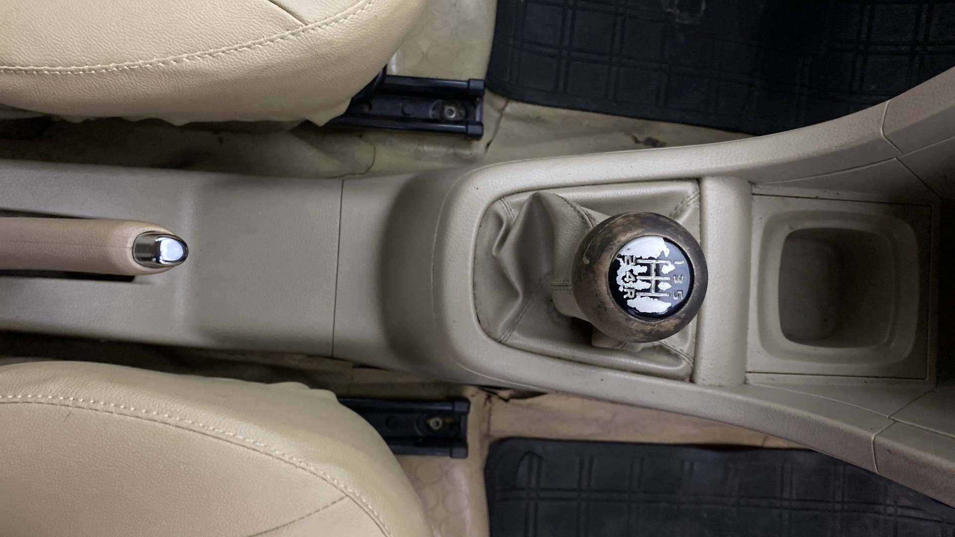 View 2015 Maruti Suzuki 1000 Base Variant Image 39 Used 2015 Maruti Suzuki 1000 Base Variant Image 39