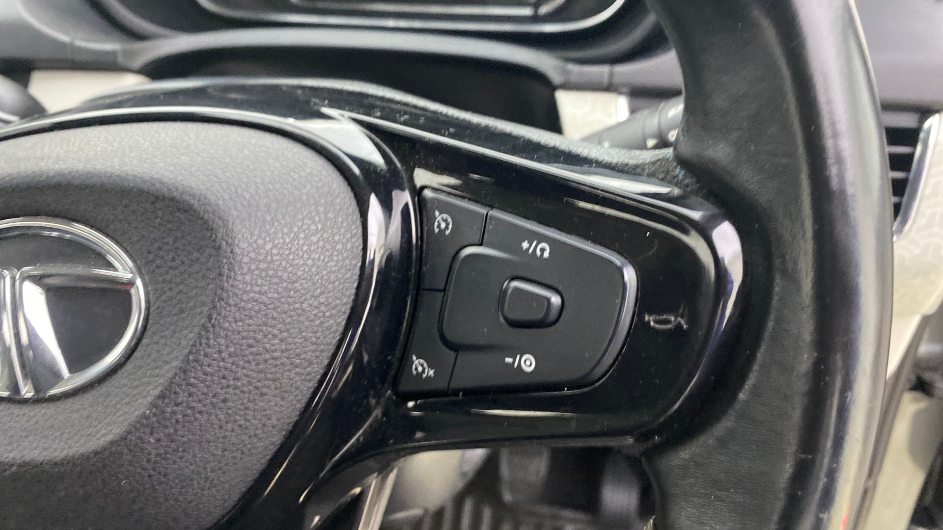 View 2021 Tata Nexon Revotron XE Image 3 Used 2021 Tata Nexon Revotron XE Image 3