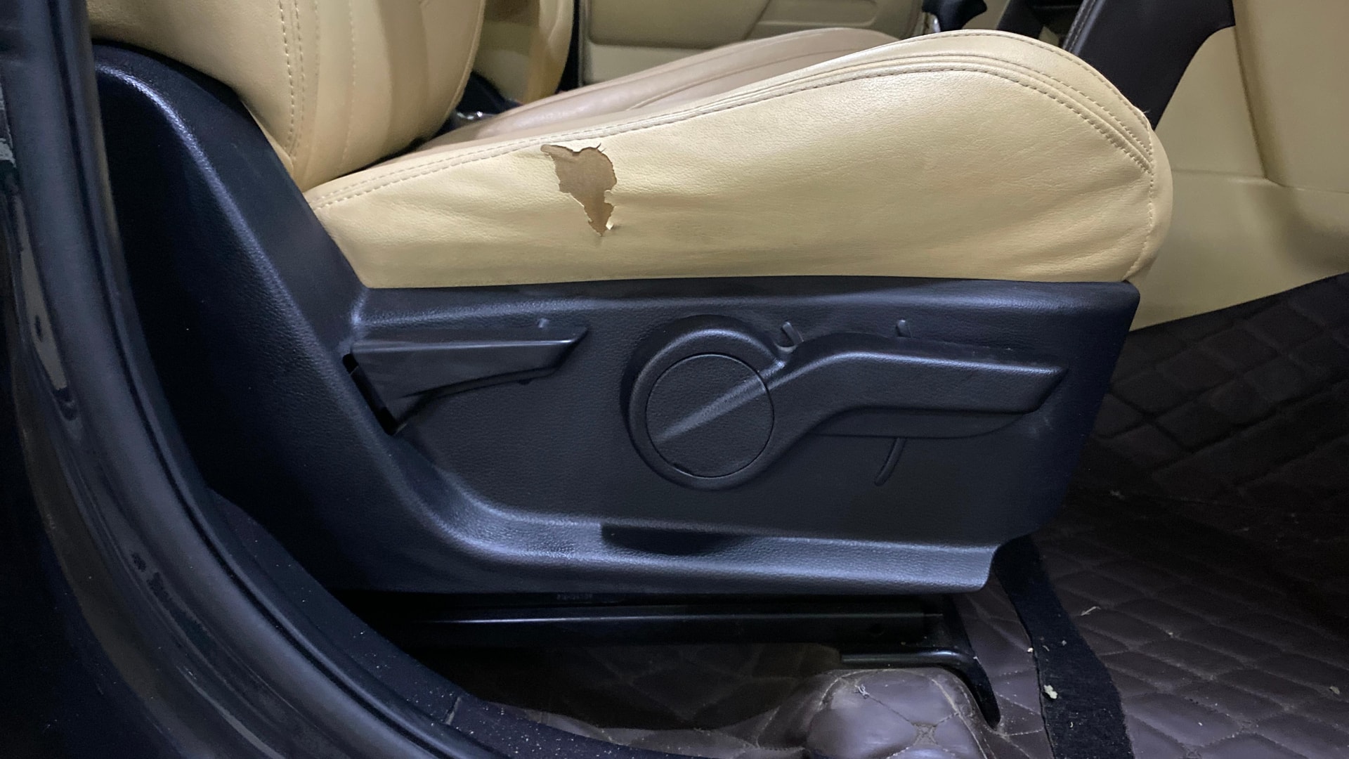 View 2021 Mahindra Thar AX Standard Manual Soft Top 6 Seater Image 18 Used 2021 Mahindra Thar AX Standard Manual Soft Top 6 Seater Image 18