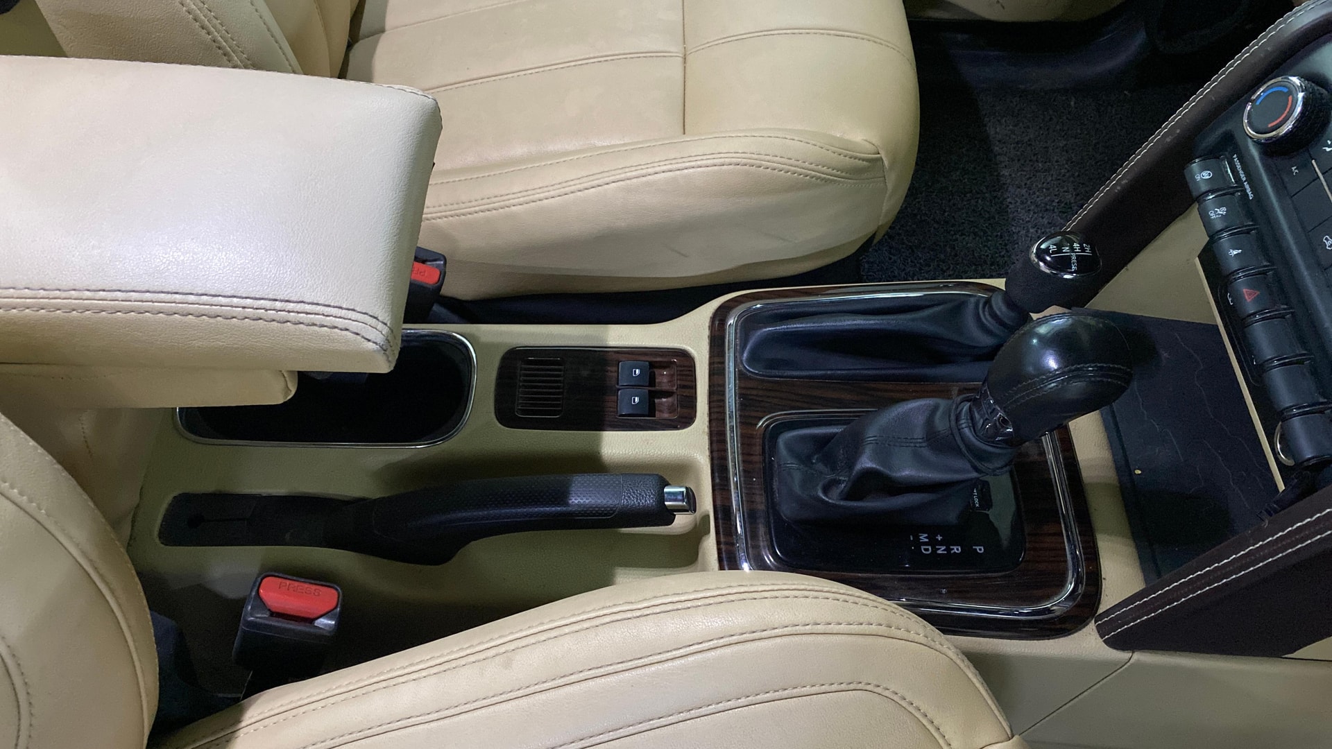 View 2021 Mahindra Thar AX Standard Manual Soft Top 6 Seater Image 37 Used 2021 Mahindra Thar AX Standard Manual Soft Top 6 Seater Image 37