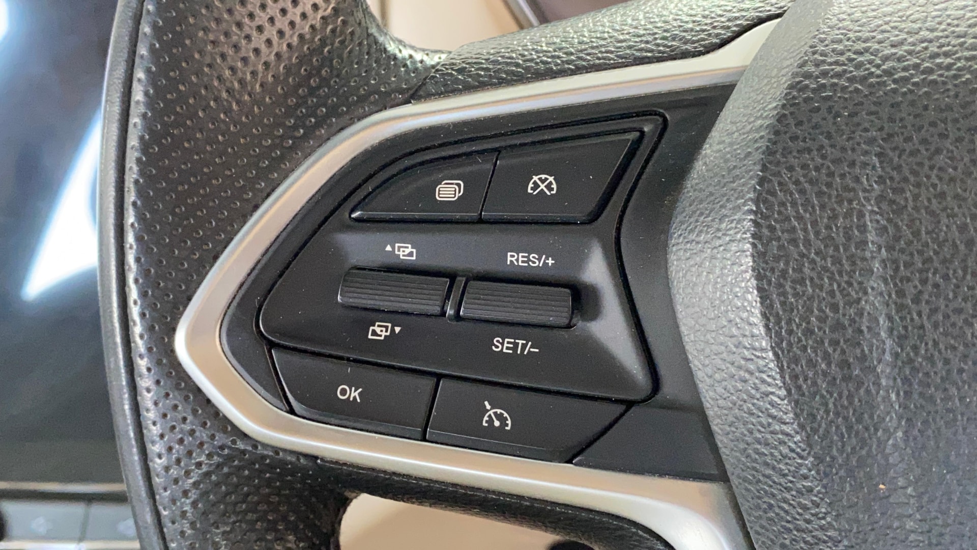 View 2021 MG Hector Sharp CVT Petrol Image 3 Used 2021 MG Hector Sharp CVT Petrol Image 3