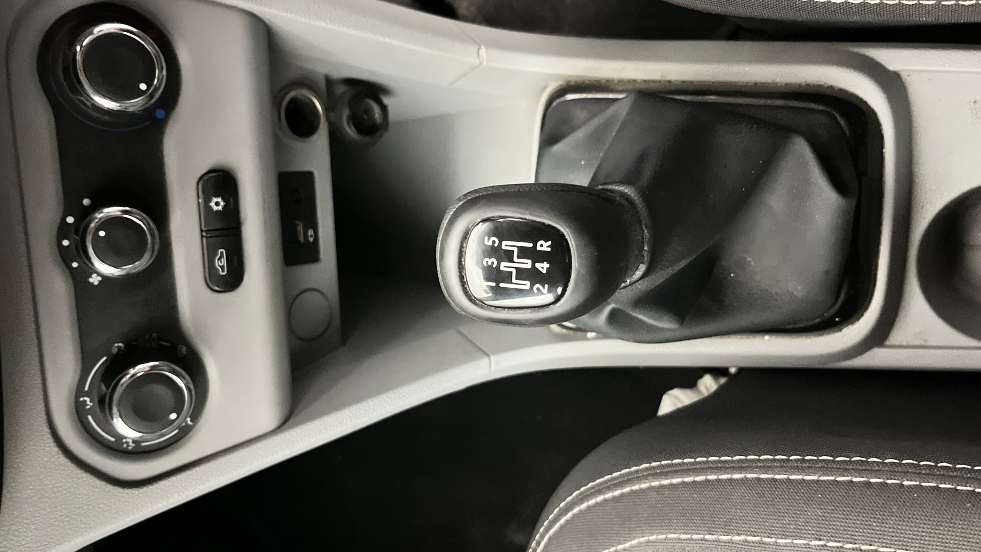 View 2021 Tata Tiago Revotorq XB Image 39 Used 2021 Tata Tiago Revotorq XB Image 39