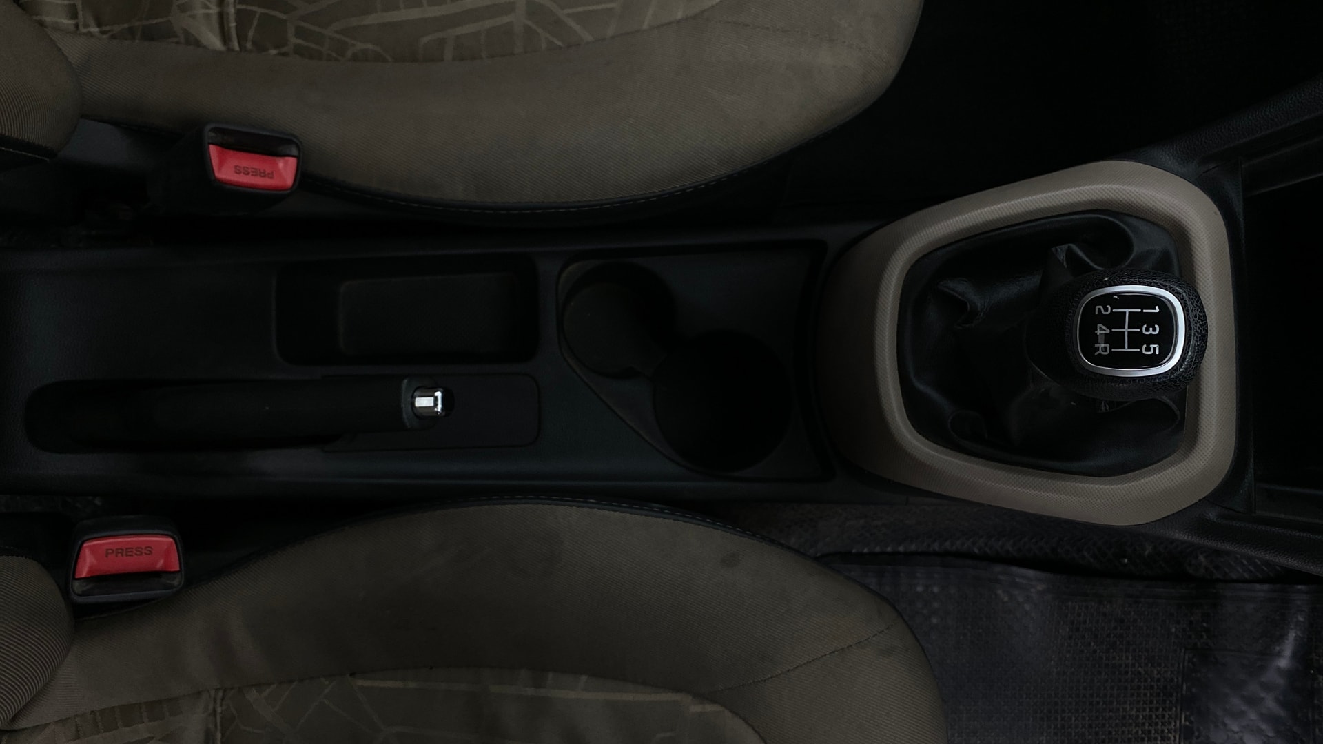 View 2014 Hyundai Xcent SX Petrol (O) Image 39 Used 2014 Hyundai Xcent SX Petrol (O) Image 39