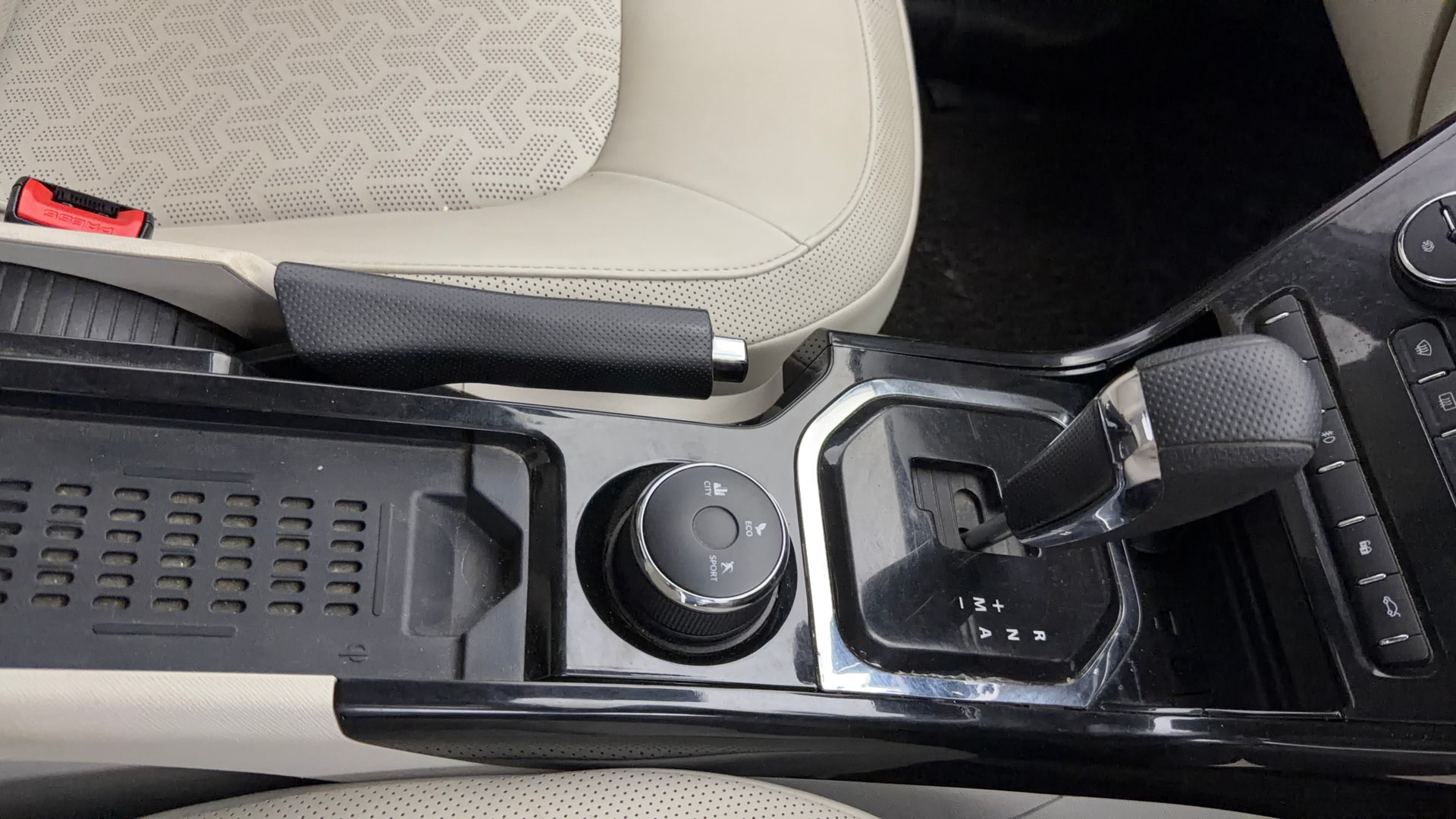 View 2022 Tata Nexon Revotron XZA Plus AMT Image 42 Used 2022 Tata Nexon Revotron XZA Plus AMT Image 42