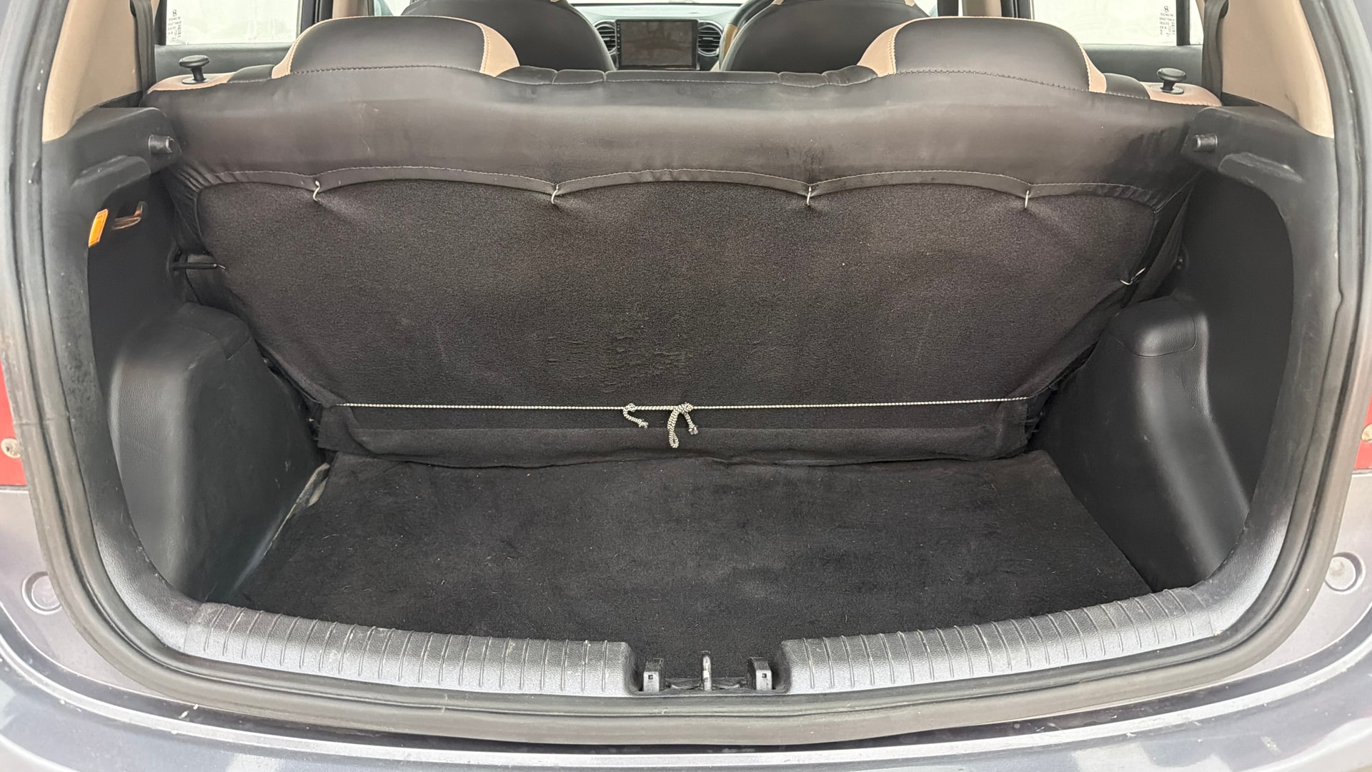 View 2015 Hyundai Grand i10 Magna 1.2 Kappa VTVT Image 10 Used 2015 Hyundai Grand i10 Magna 1.2 Kappa VTVT Image 10