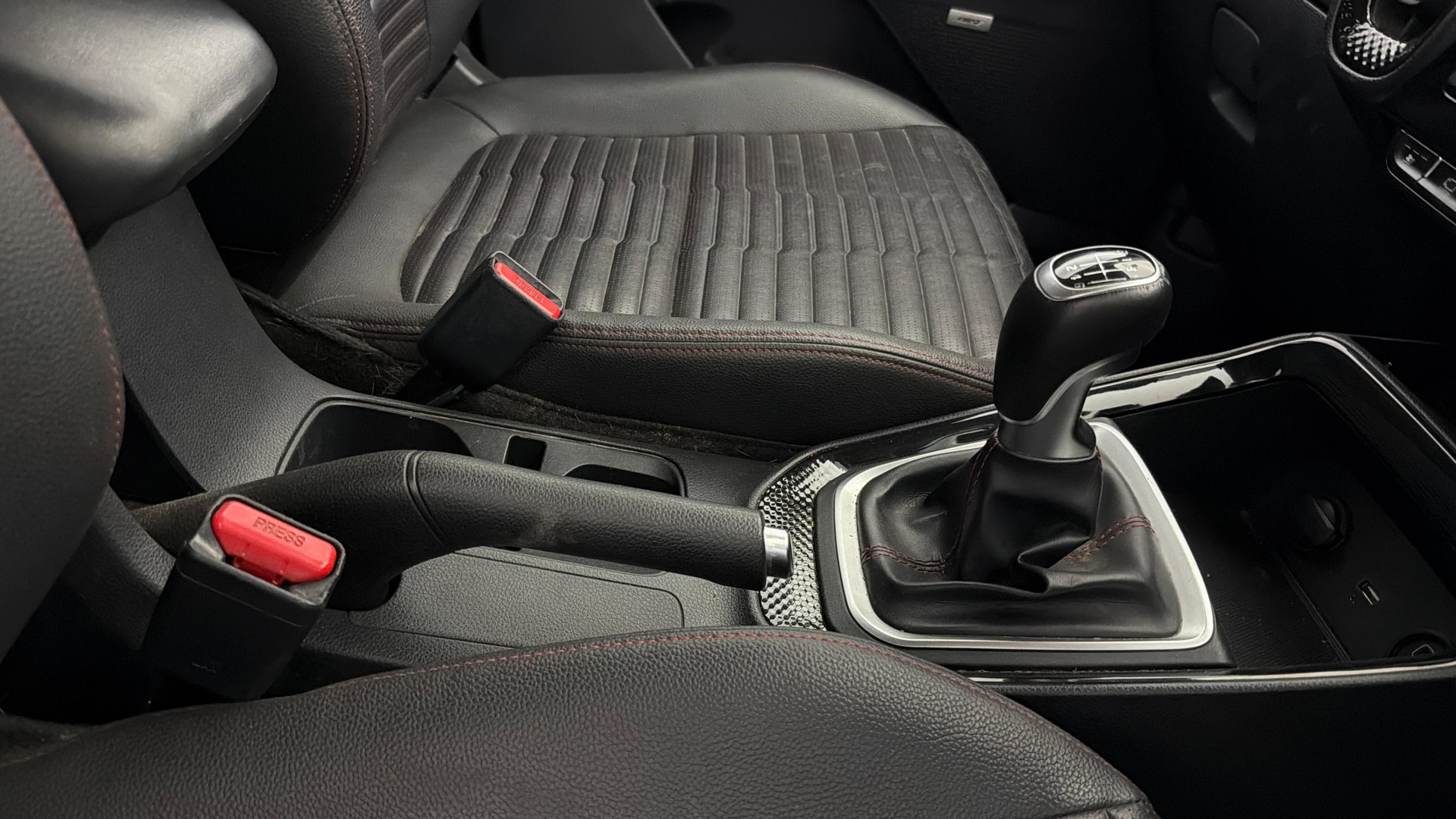 View 2020 Kia Sonet GTX Plus iMT Petrol Image 42 Used 2020 Kia Sonet GTX Plus iMT Petrol Image 42