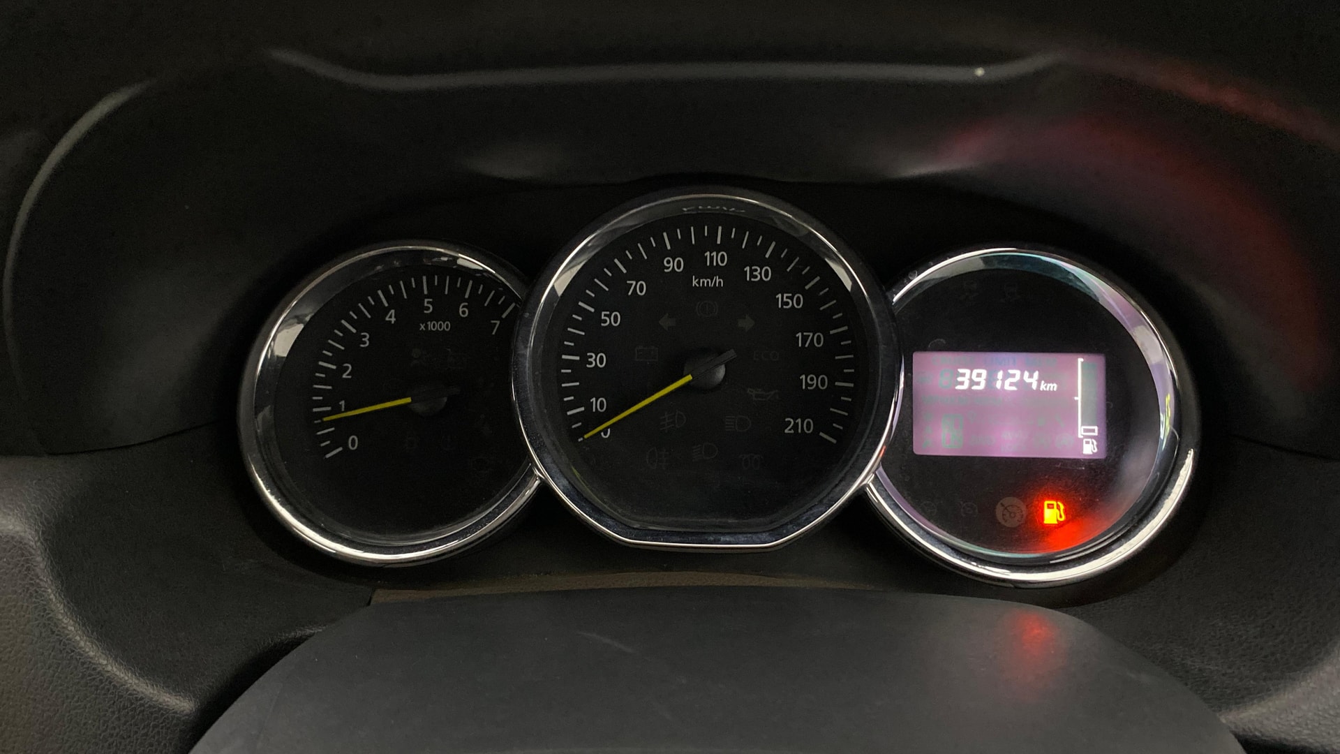 View 2016 Renault Duster Petrol RXL Image 34 Used 2016 Renault Duster Petrol RXL Image 34