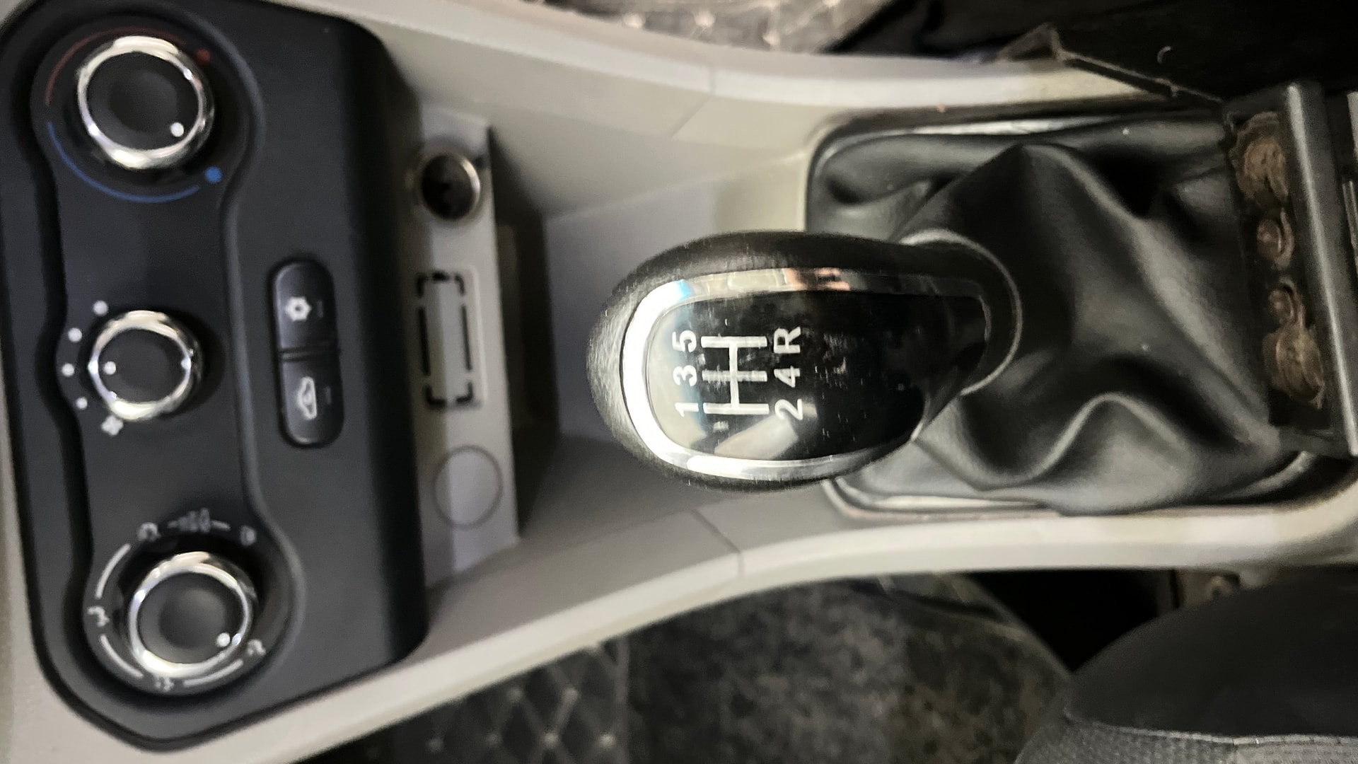 View 2017 Tata Tiago Revotorq XB Image 37 Used 2017 Tata Tiago Revotorq XB Image 37