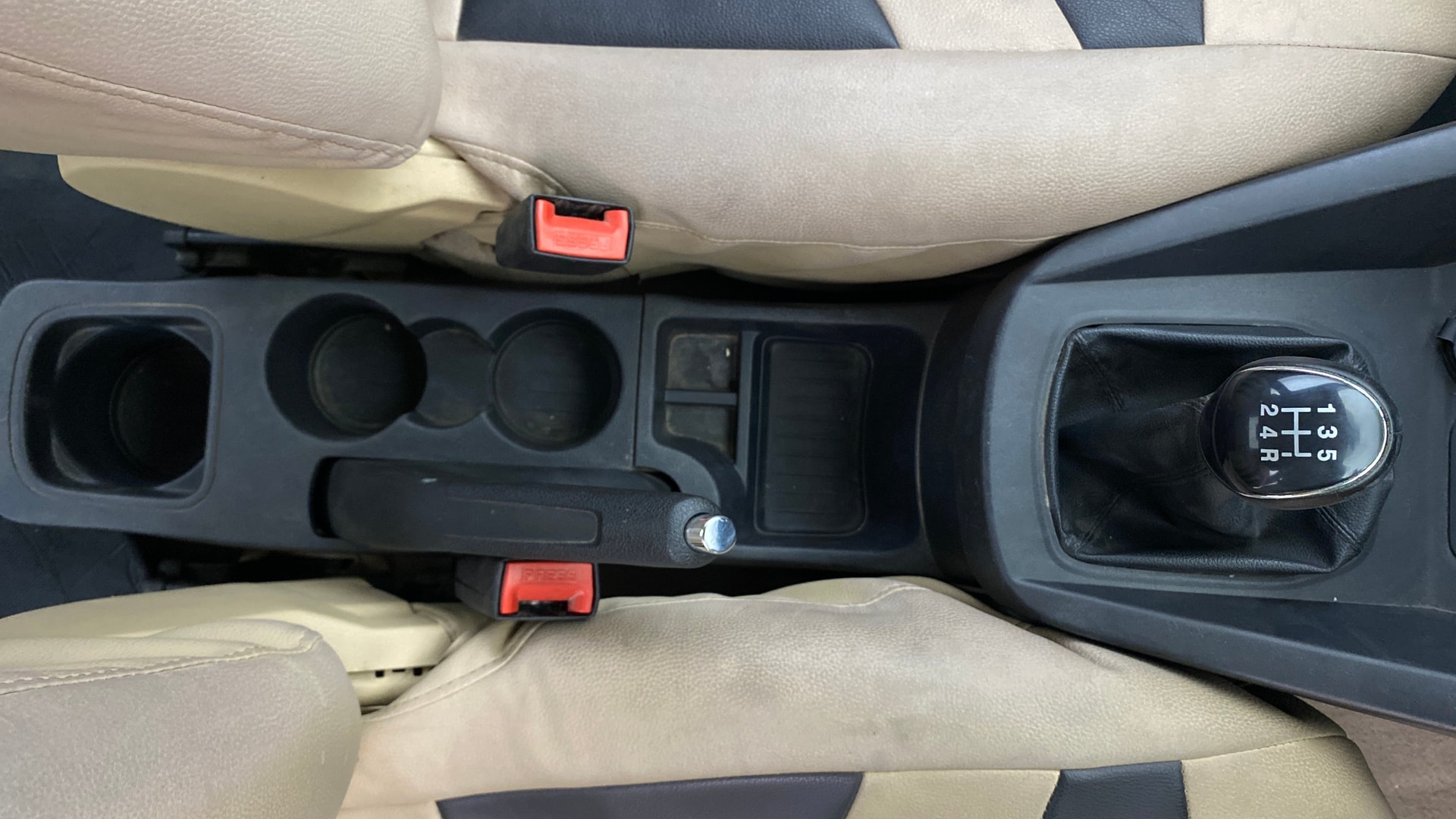 View 2017 Ford Figo Aspire 1.2P Ambiente MT BS IV Image 37 Used 2017 Ford Figo Aspire 1.2P Ambiente MT BS IV Image 37