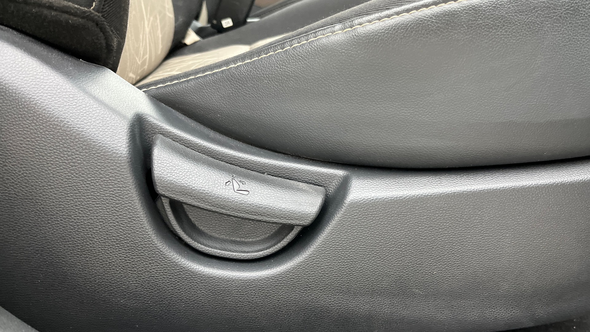 View 2016 Hyundai Grand i10 Sportz 1.2 Kappa Image 18 Used 2016 Hyundai Grand i10 Sportz 1.2 Kappa Image 18