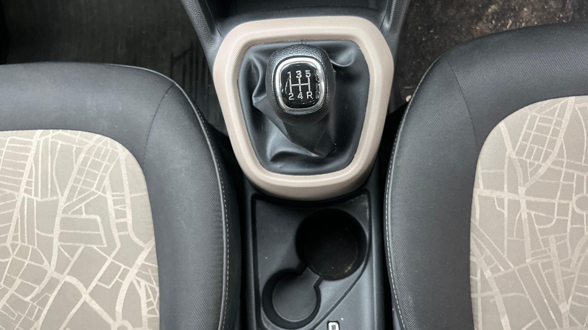 View 2016 Hyundai Grand i10 Sportz 1.2 Kappa Image 38 Used 2016 Hyundai Grand i10 Sportz 1.2 Kappa Image 38