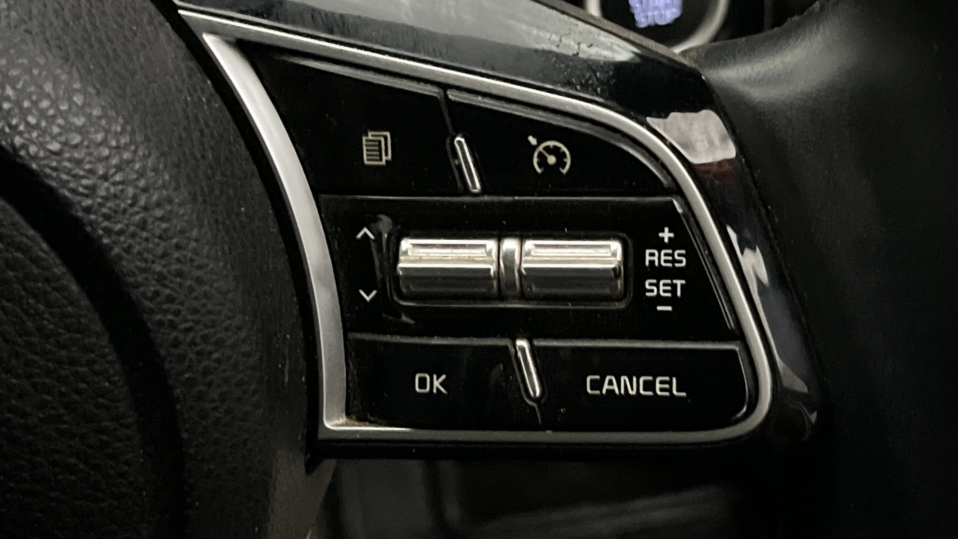 View 2021 Kia Sonet HTX iMT Petrol Image 3 Used 2021 Kia Sonet HTX iMT Petrol Image 3