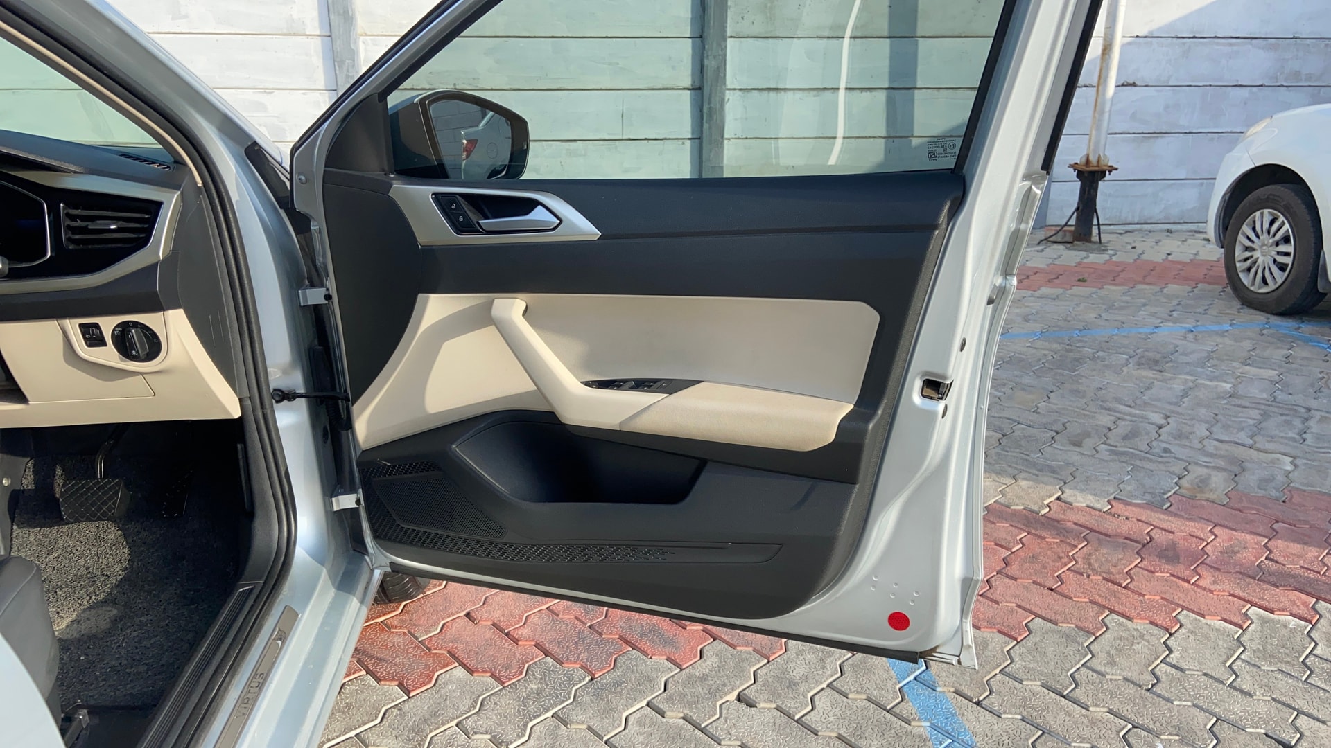 View 2023 Volkswagen Virtus Topline 1.0 TSI MT Image 35 Used 2023 Volkswagen Virtus Topline 1.0 TSI MT Image 35