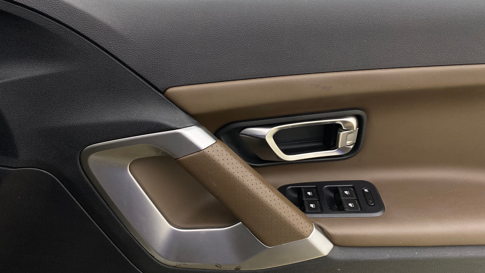 View 2020 Tata Harrier XE Image 39 Used 2020 Tata Harrier XE Image 39