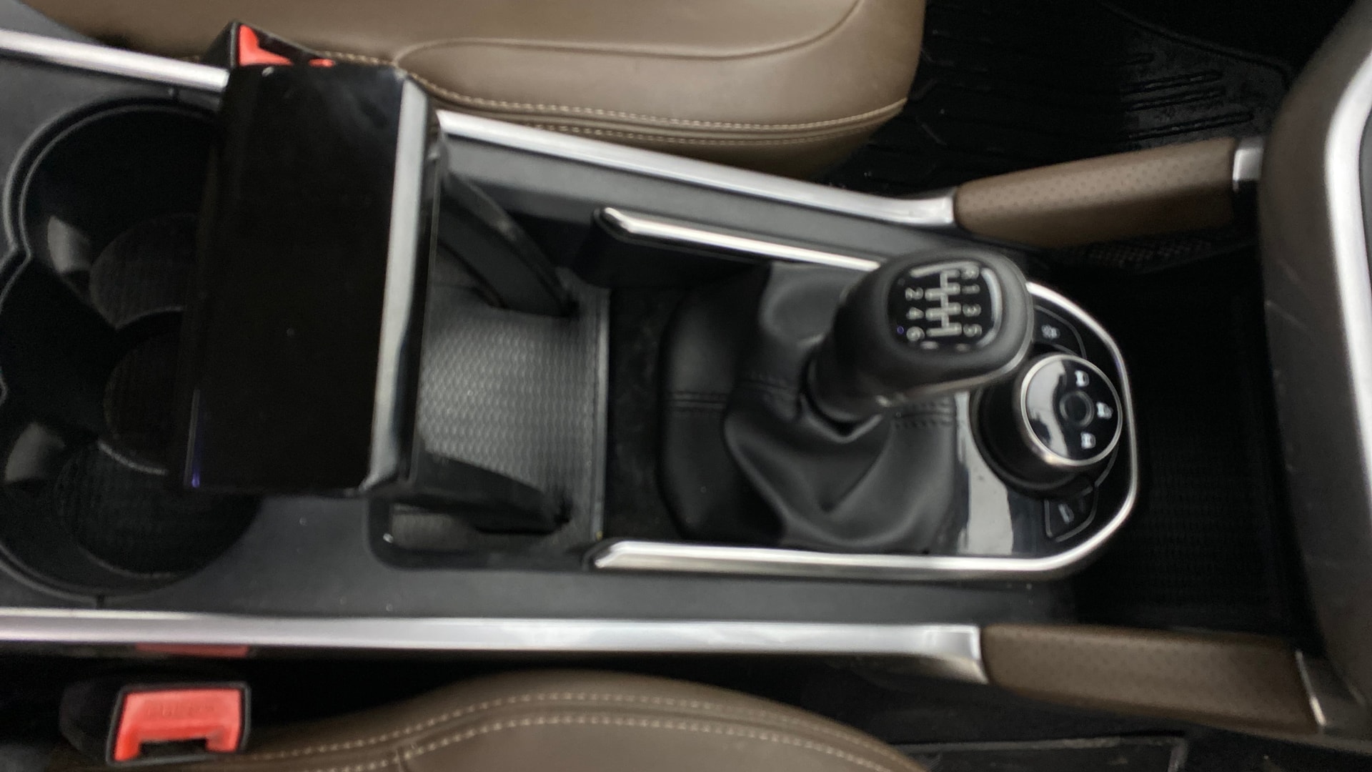 View 2020 Tata Harrier XE Image 42 Used 2020 Tata Harrier XE Image 42