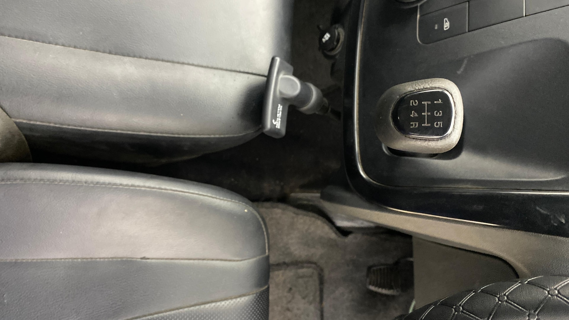 View 2018 Mahindra KUV100 K2 Petrol BS IV Image 37 Used 2018 Mahindra KUV100 K2 Petrol BS IV Image 37