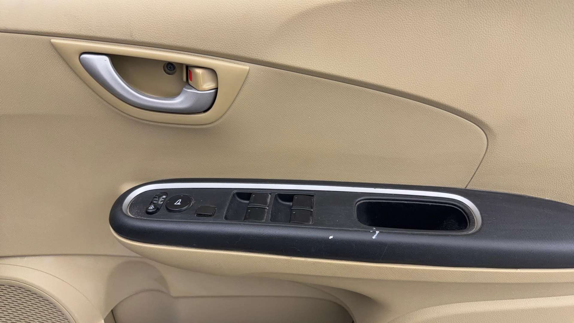 View 2016 Honda Amaze E MT Petrol BS IV Image 32 Used 2016 Honda Amaze E MT Petrol BS IV Image 32