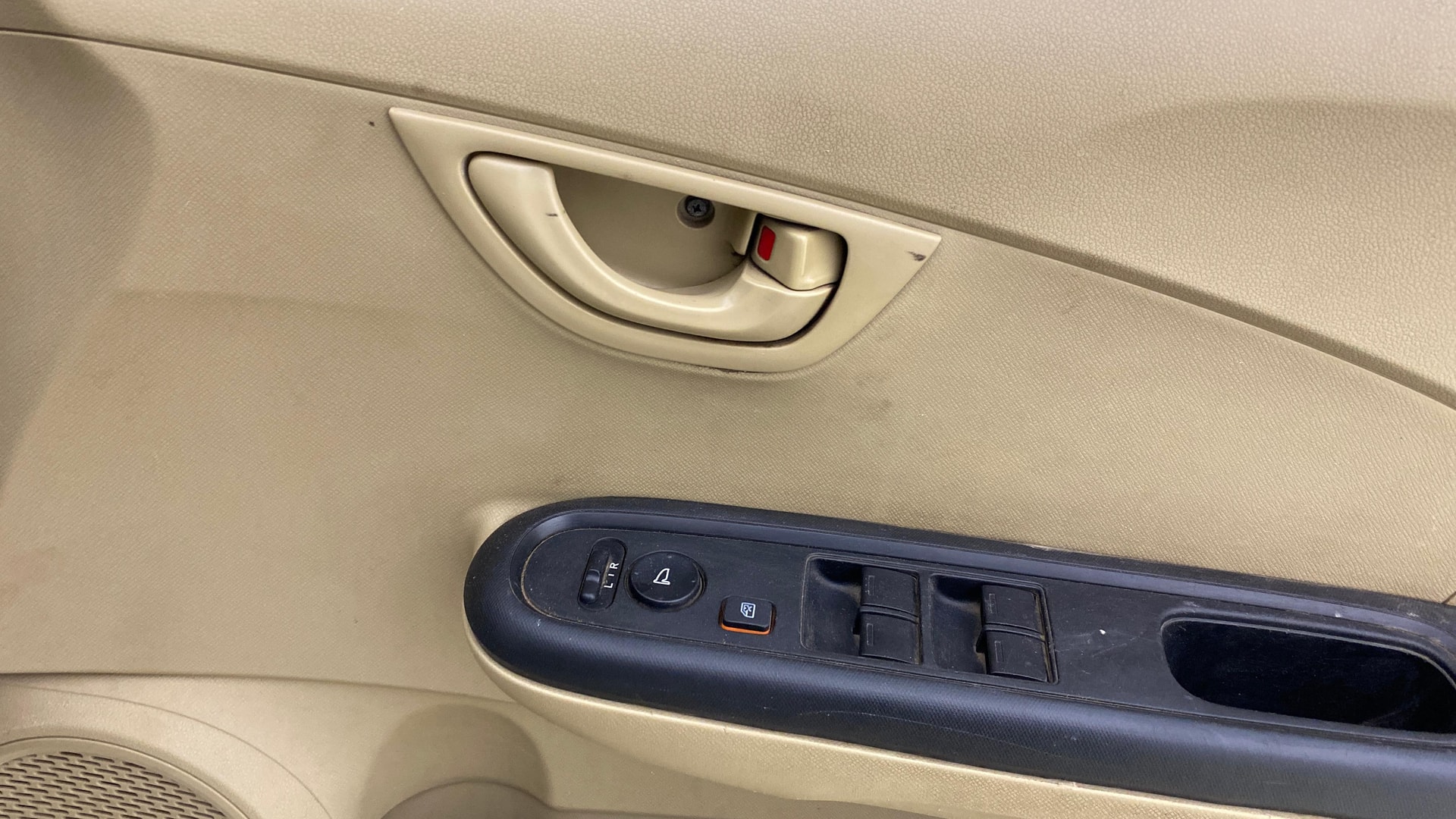 View 2017 Honda Amaze E MT Petrol BS IV Image 33 Used 2017 Honda Amaze E MT Petrol BS IV Image 33