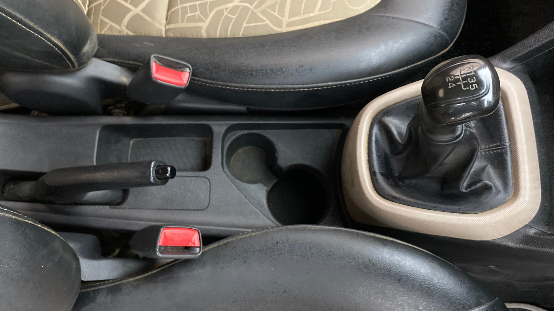 View 2016 Hyundai Grand i10 1.1 Magna Diesel Image 37 Used 2016 Hyundai Grand i10 1.1 Magna Diesel Image 37
