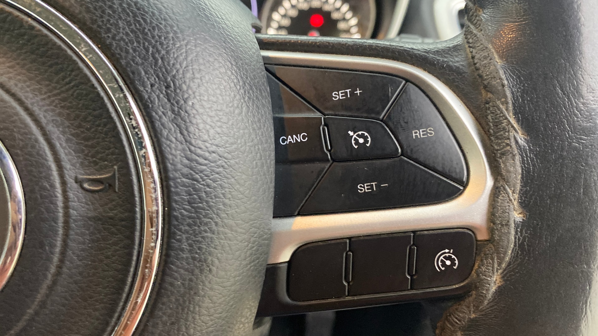 View 2020 Jeep Compass Longitude Plus 2.0 AT Diesel Image 3 Used 2020 Jeep Compass Longitude Plus 2.0 AT Diesel Image 3