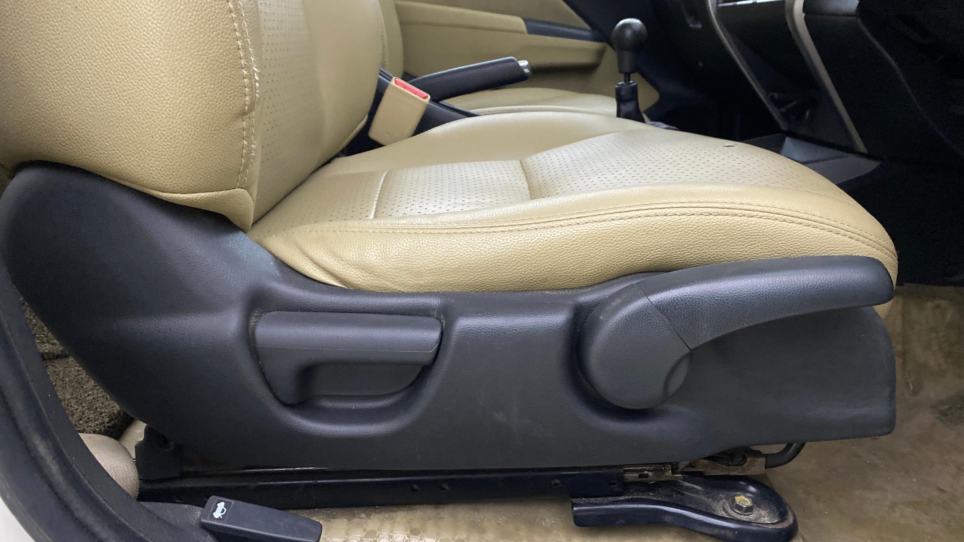 View 2015 Honda City ZX MT Diesel Anniversary Edition Image 19 Used 2015 Honda City ZX MT Diesel Anniversary Edition Image 19