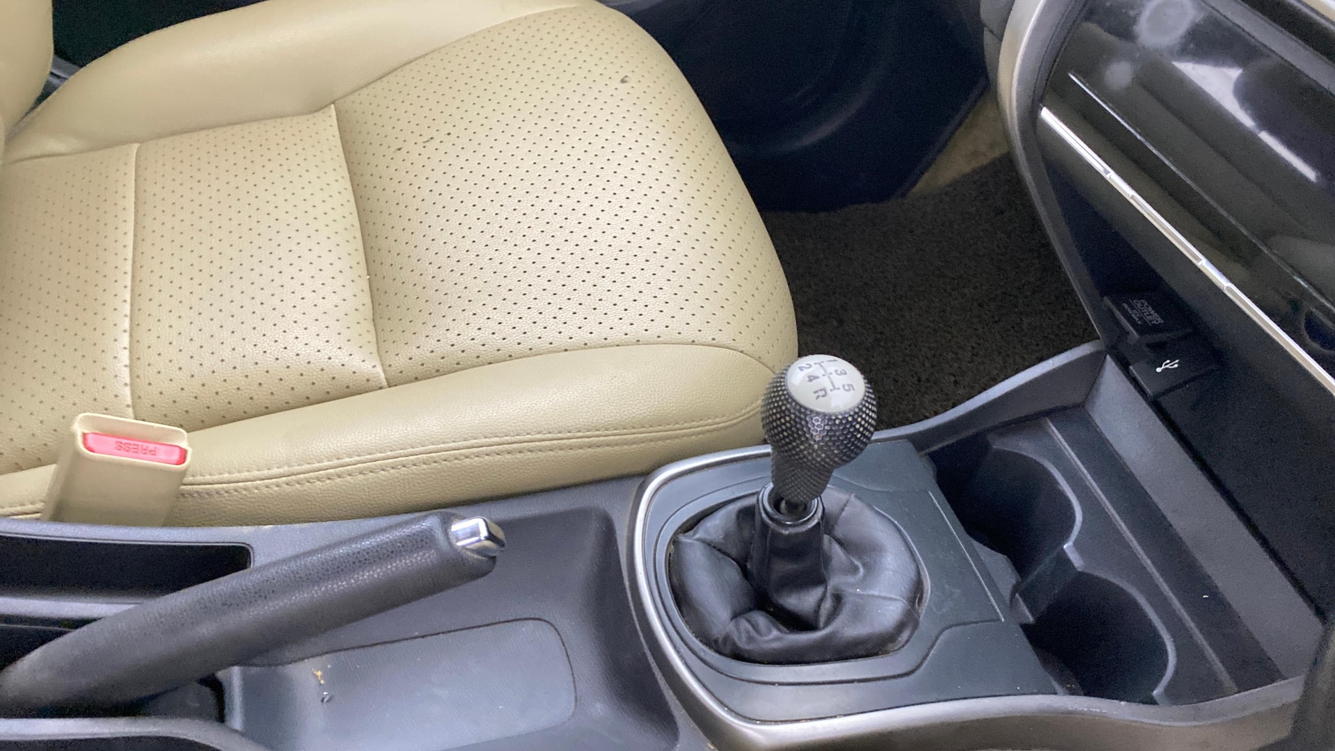 View 2015 Honda City ZX MT Diesel Anniversary Edition Image 38 Used 2015 Honda City ZX MT Diesel Anniversary Edition Image 38