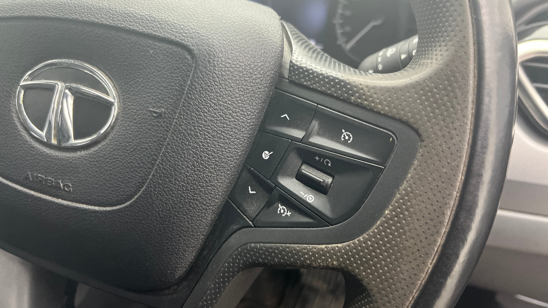 View 2021 Tata Harrier XZA Plus CAMO Edition Image 3 Used 2021 Tata Harrier XZA Plus CAMO Edition Image 3