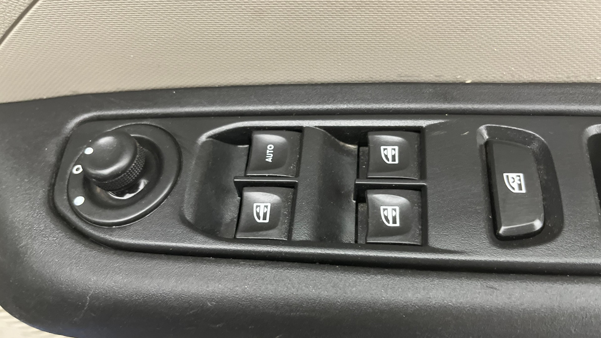 View 2021 Renault Triber RXZ Image 34 Used 2021 Renault Triber RXZ Image 34