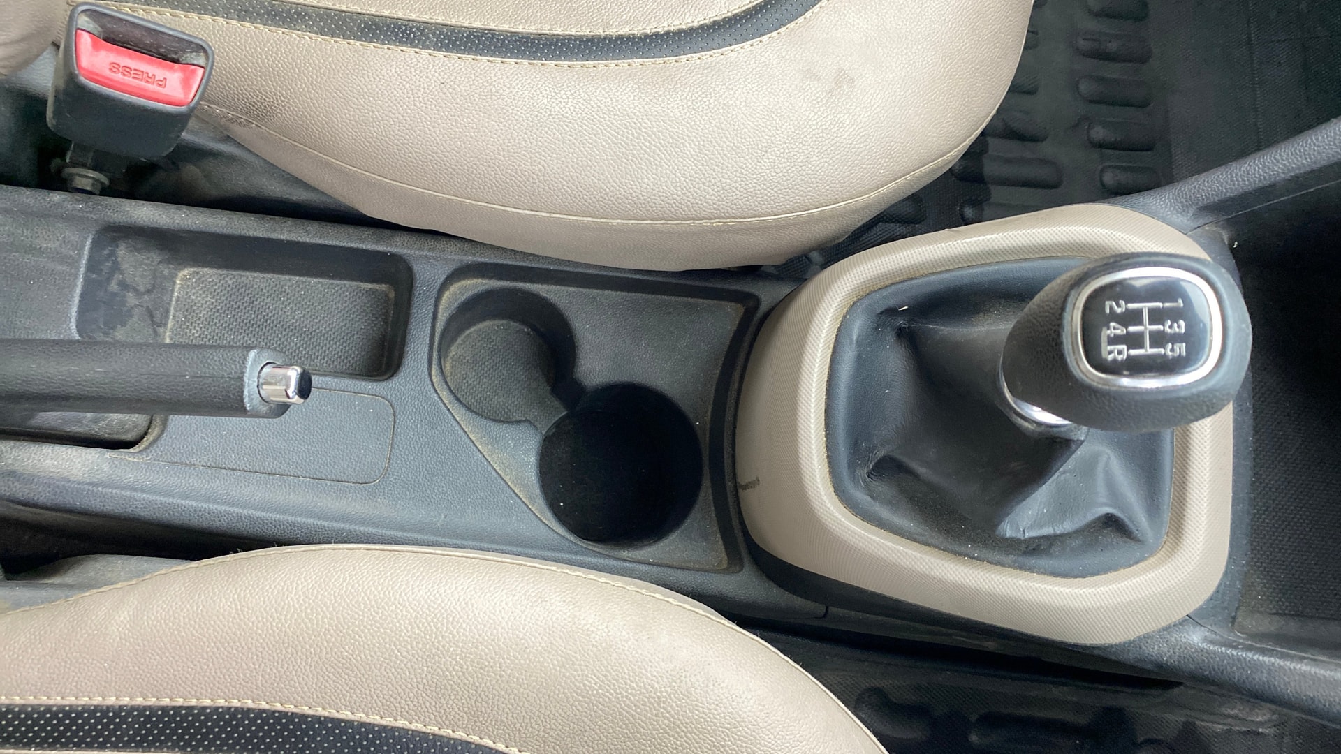 View 2015 Hyundai Grand i10 Sportz 1.2 Kappa Image 37 Used 2015 Hyundai Grand i10 Sportz 1.2 Kappa Image 37