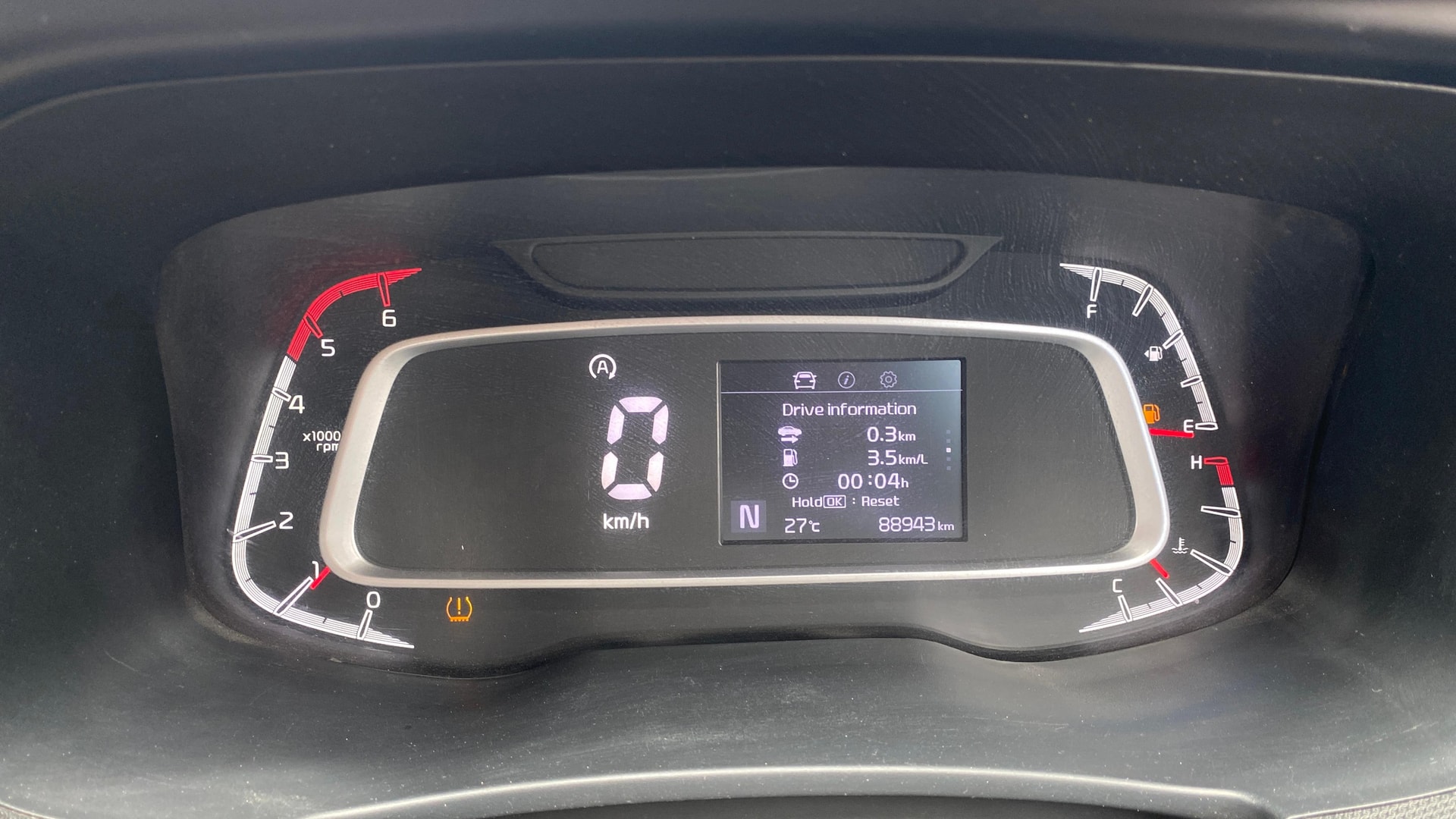 View 2023 Kia Sonet HTE Petrol Image 34 Used 2023 Kia Sonet HTE Petrol Image 34