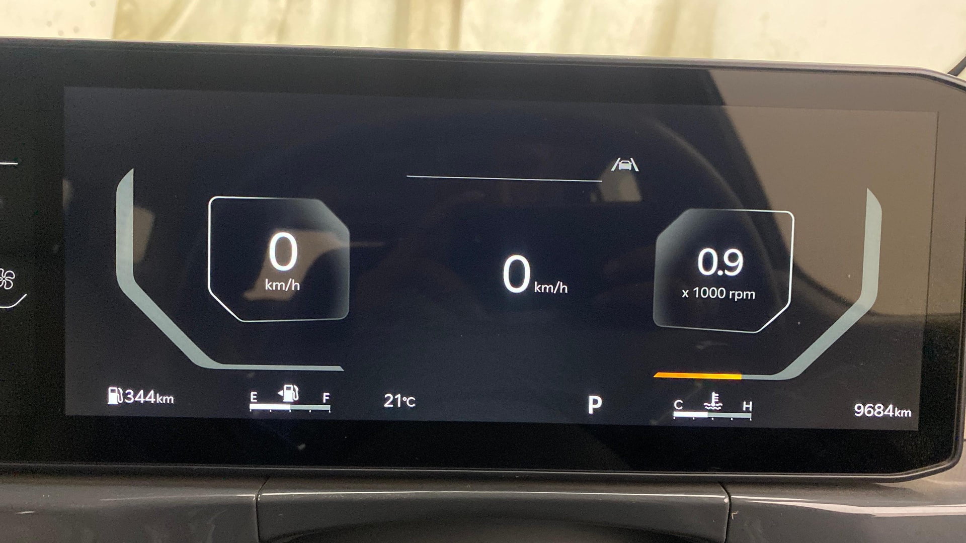 View 2025 Kia Syros HTX Plus (O) DCT Petrol Image 21 Used 2025 Kia Syros HTX Plus (O) DCT Petrol Image 21