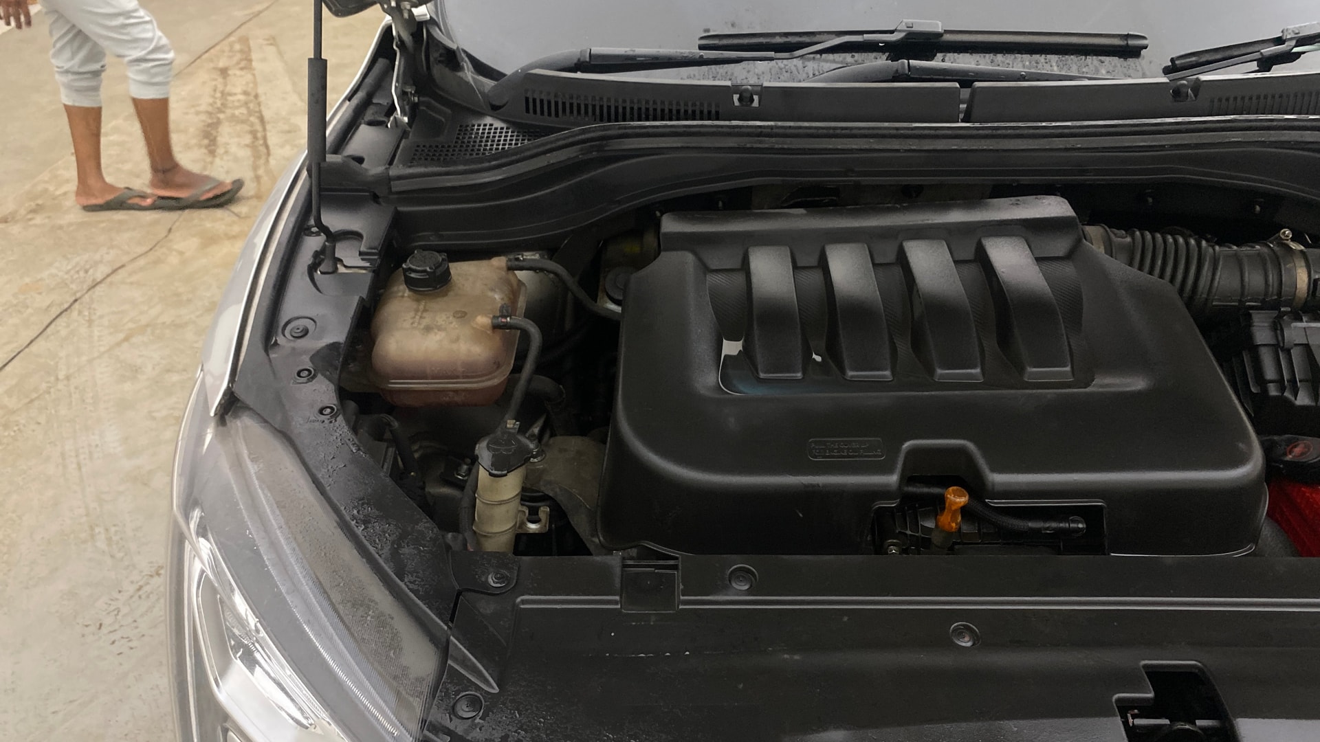 View 2022 Mahindra XUV700 MX Petrol 5 STR Image 27 Used 2022 Mahindra XUV700 MX Petrol 5 STR Image 27