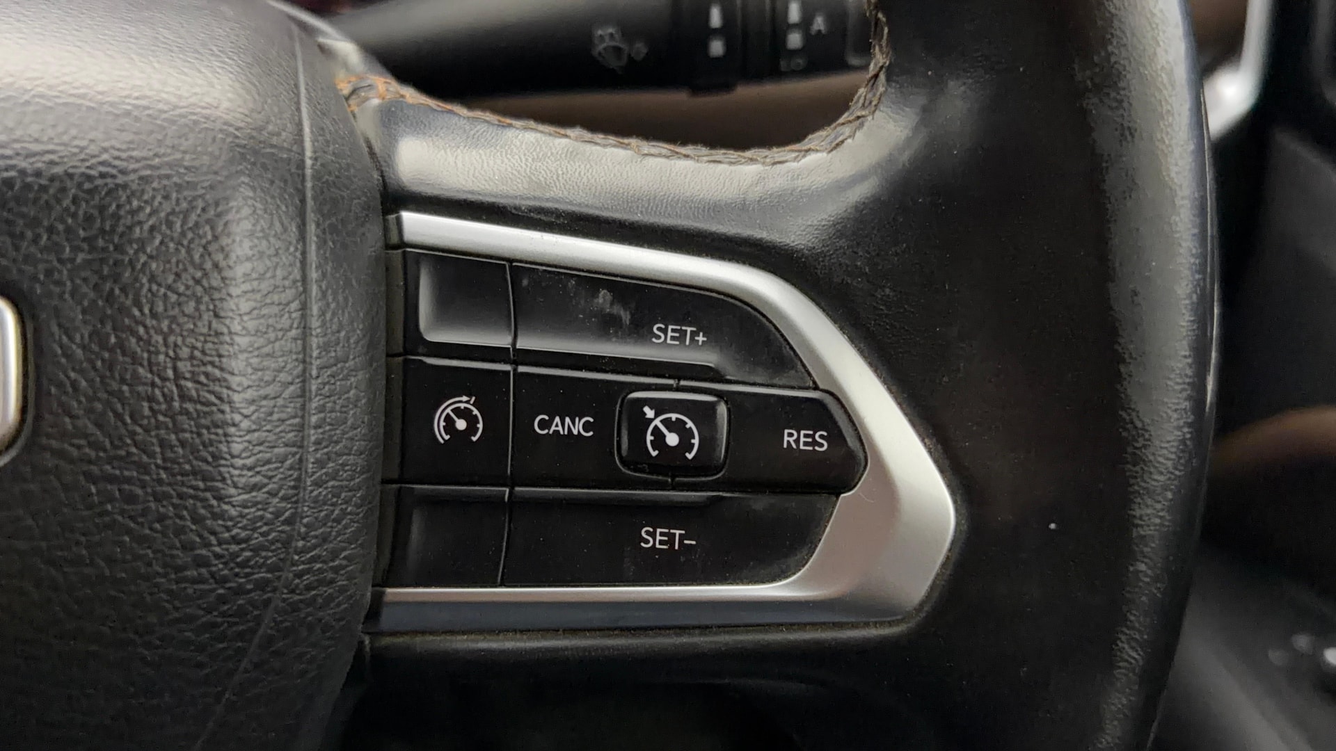 View 2022 Jeep Meridian Limited (O) 4X4 AT Image 3 Used 2022 Jeep Meridian Limited (O) 4X4 AT Image 3