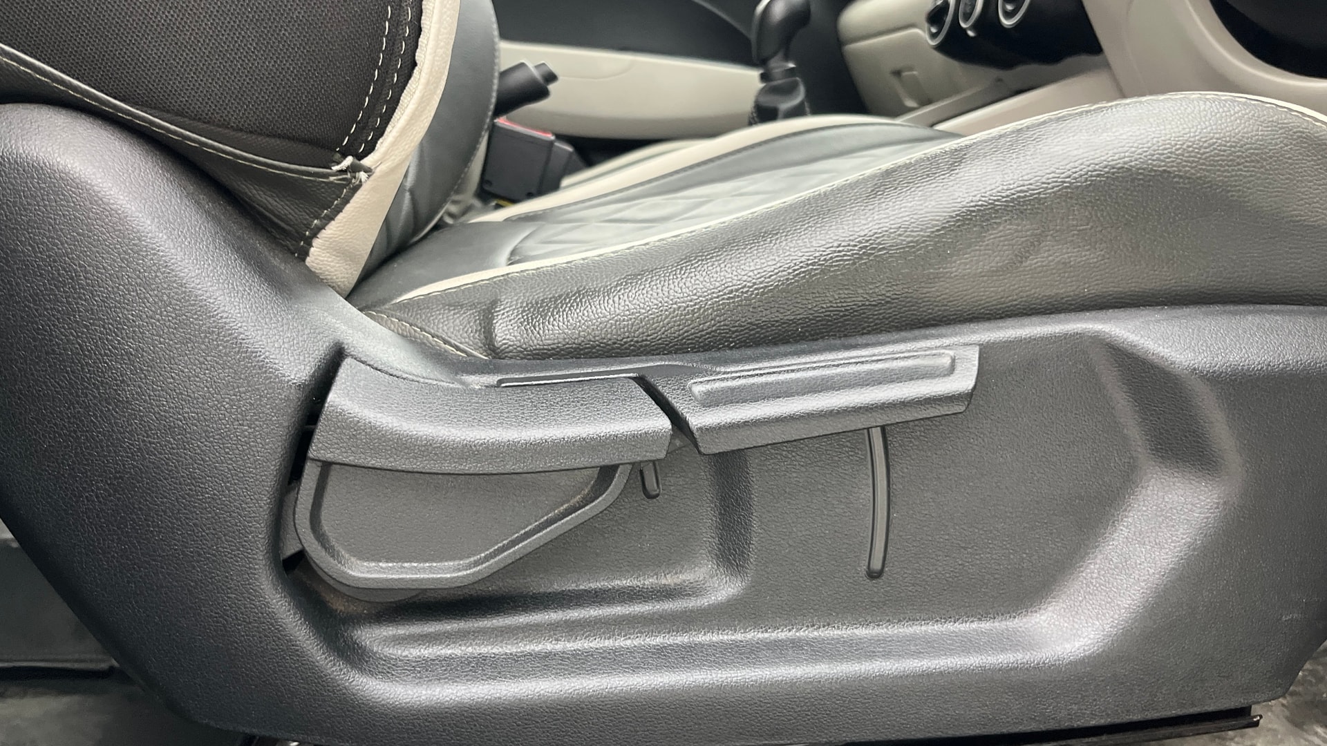 View 2024 Hyundai Venue S(O) Plus 1.2 Petrol MT Image 18 Used 2024 Hyundai Venue S(O) Plus 1.2 Petrol MT Image 18