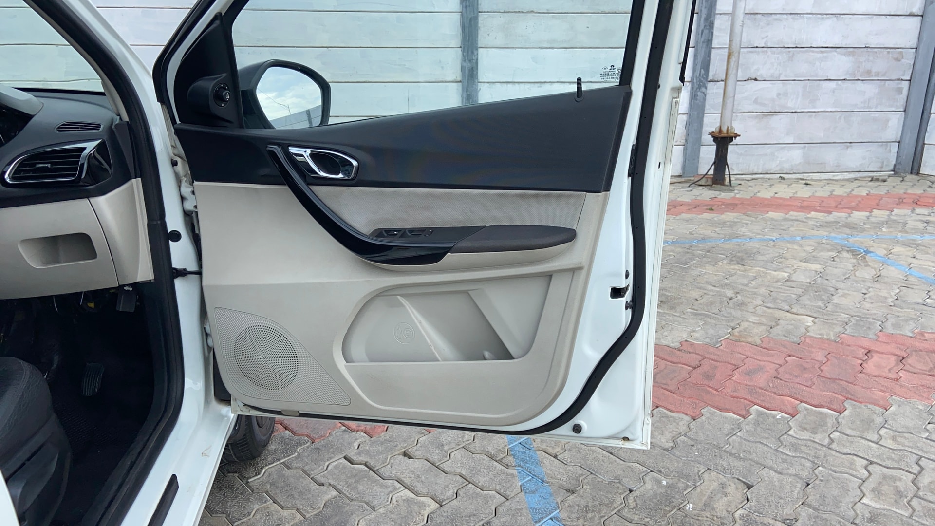 View 2022 Tata Tigor XE Diesel Image 33 Used 2022 Tata Tigor XE Diesel Image 33