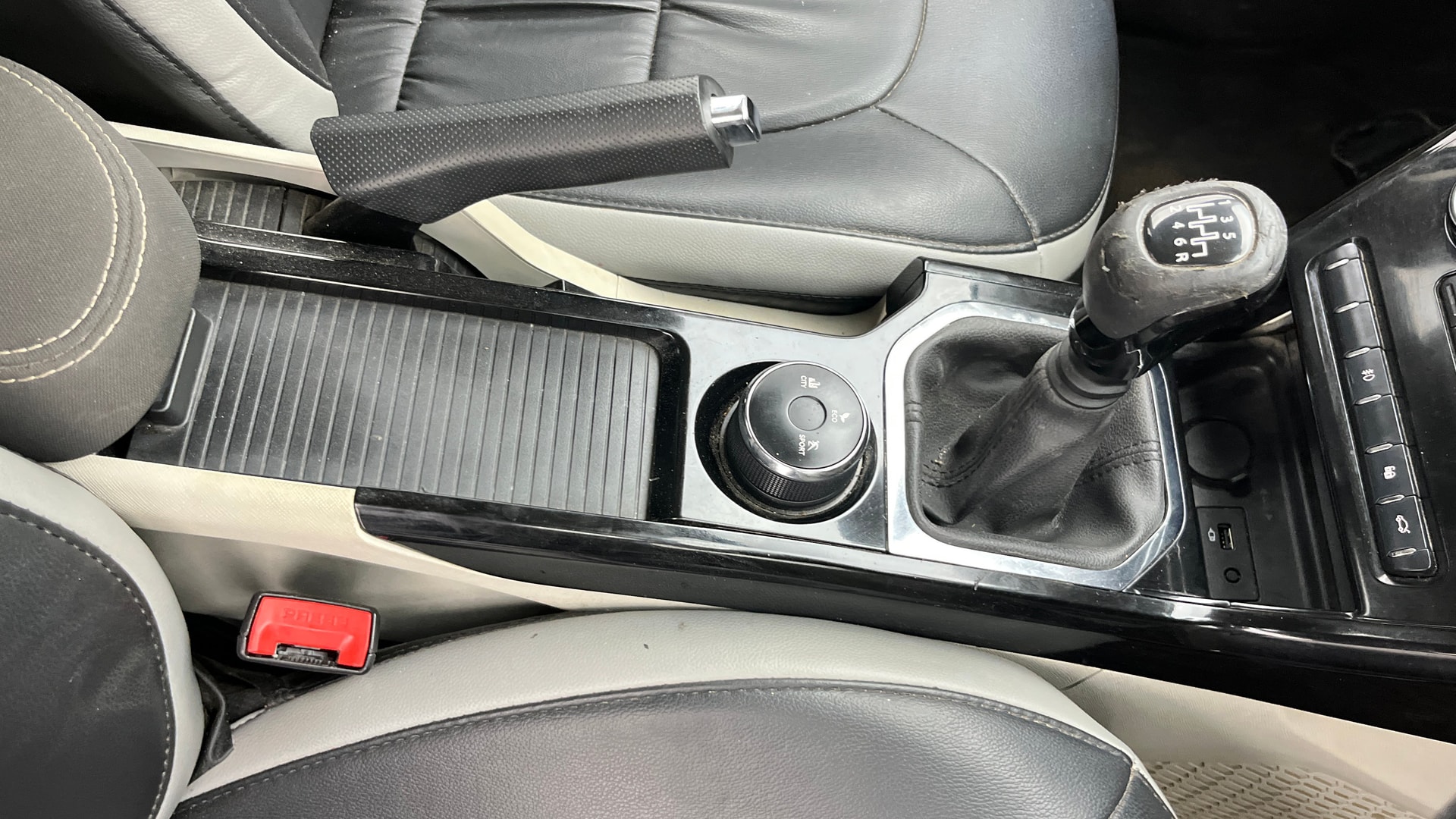 View 2020 Tata Nexon Revotron XE Image 39 Used 2020 Tata Nexon Revotron XE Image 39