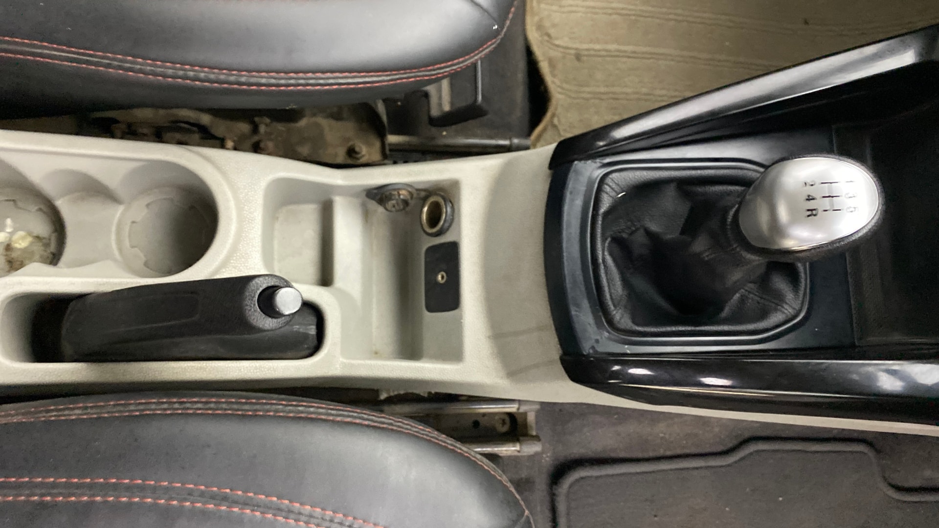 View 2016 Ford EcoSport 1.5 TDCi Diesel Ambiente BS IV Image 39 Used 2016 Ford EcoSport 1.5 TDCi Diesel Ambiente BS IV Image 39