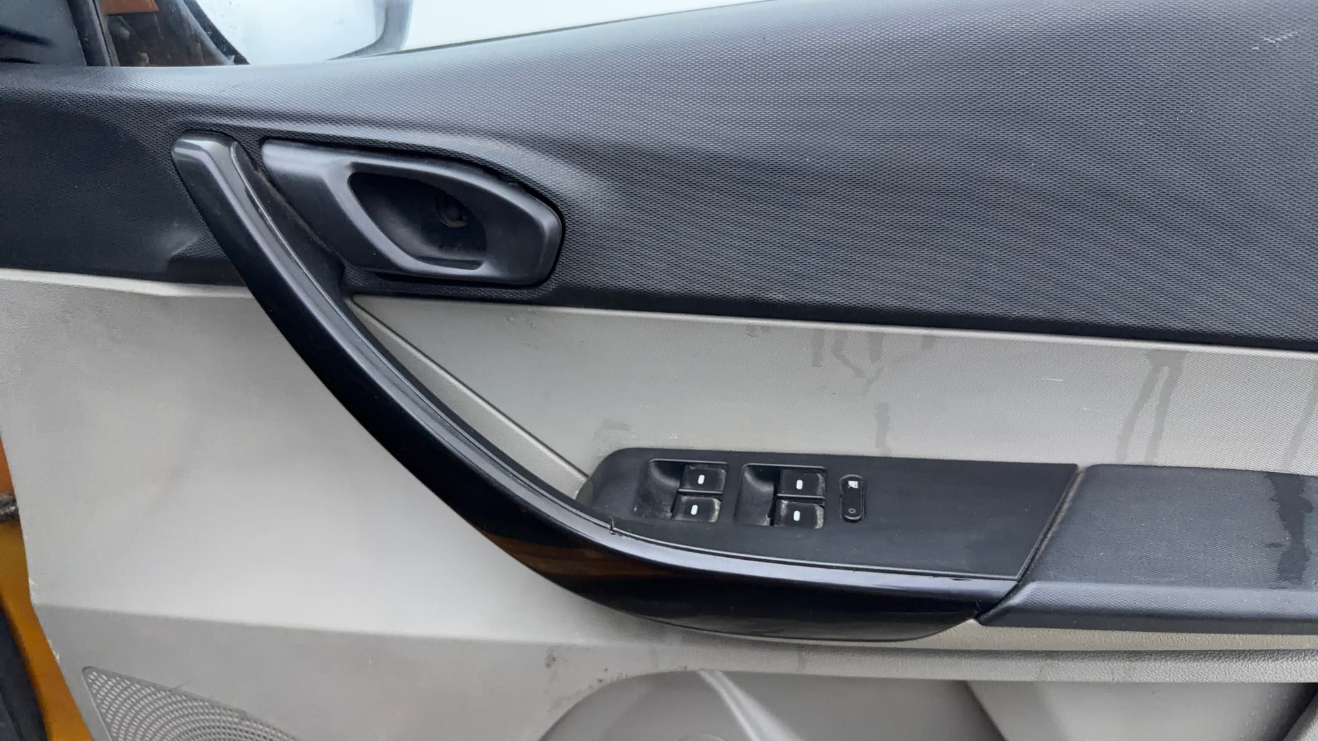 View 2016 Tata Tiago Revotorq XB Image 32 Used 2016 Tata Tiago Revotorq XB Image 32