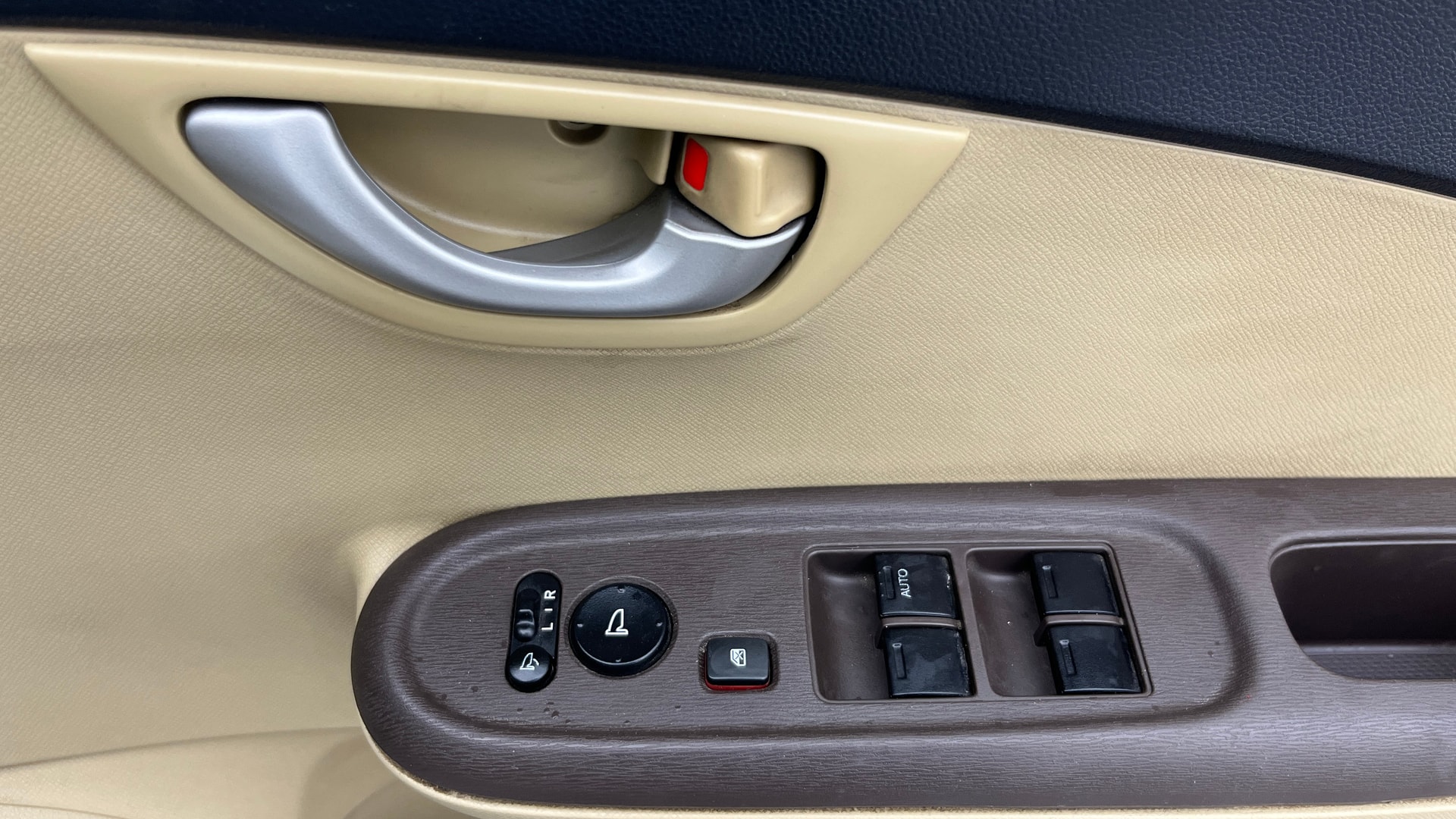 View 2014 Honda Amaze E MT Petrol BS IV Image 33 Used 2014 Honda Amaze E MT Petrol BS IV Image 33