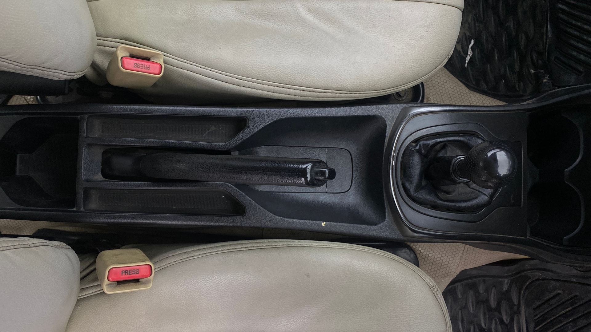 View 2015 Honda City ZX MT Diesel Anniversary Edition Image 37 Used 2015 Honda City ZX MT Diesel Anniversary Edition Image 37