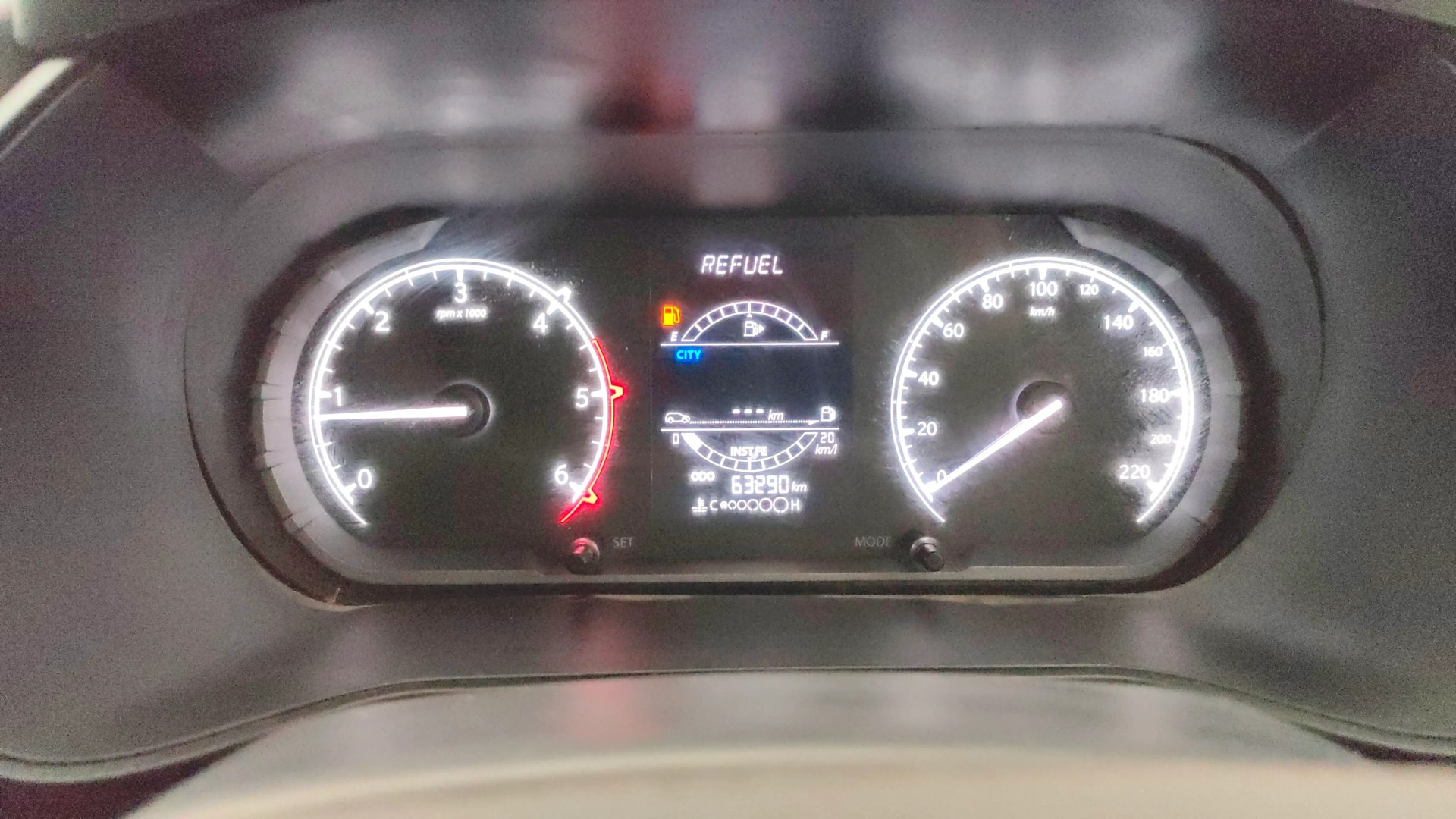 View 2022 Tata Safari XM Image 35 Used 2022 Tata Safari XM Image 35