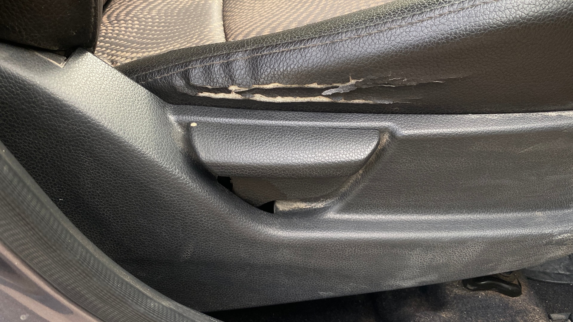 View 2017 Hyundai EON Magna Plus Image 19 Used 2017 Hyundai EON Magna Plus Image 19