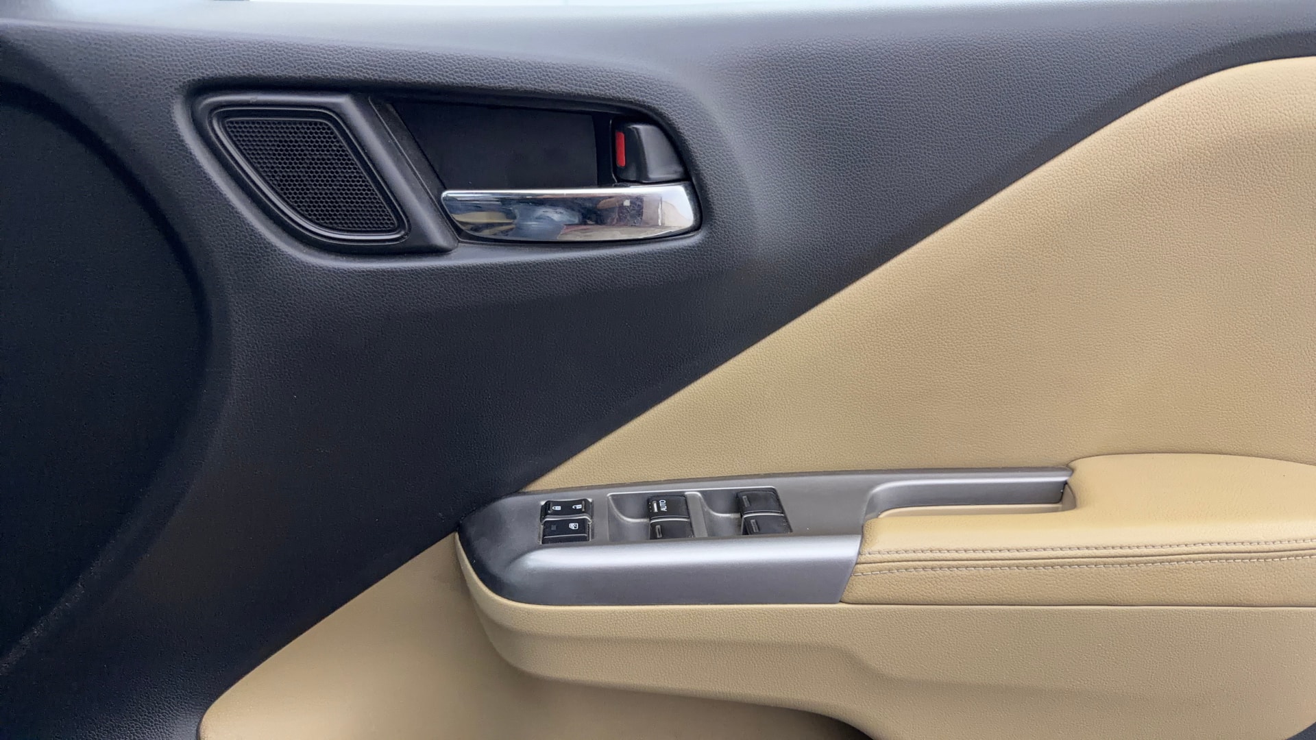View 2015 Honda City ZX MT Diesel Anniversary Edition Image 39 Used 2015 Honda City ZX MT Diesel Anniversary Edition Image 39