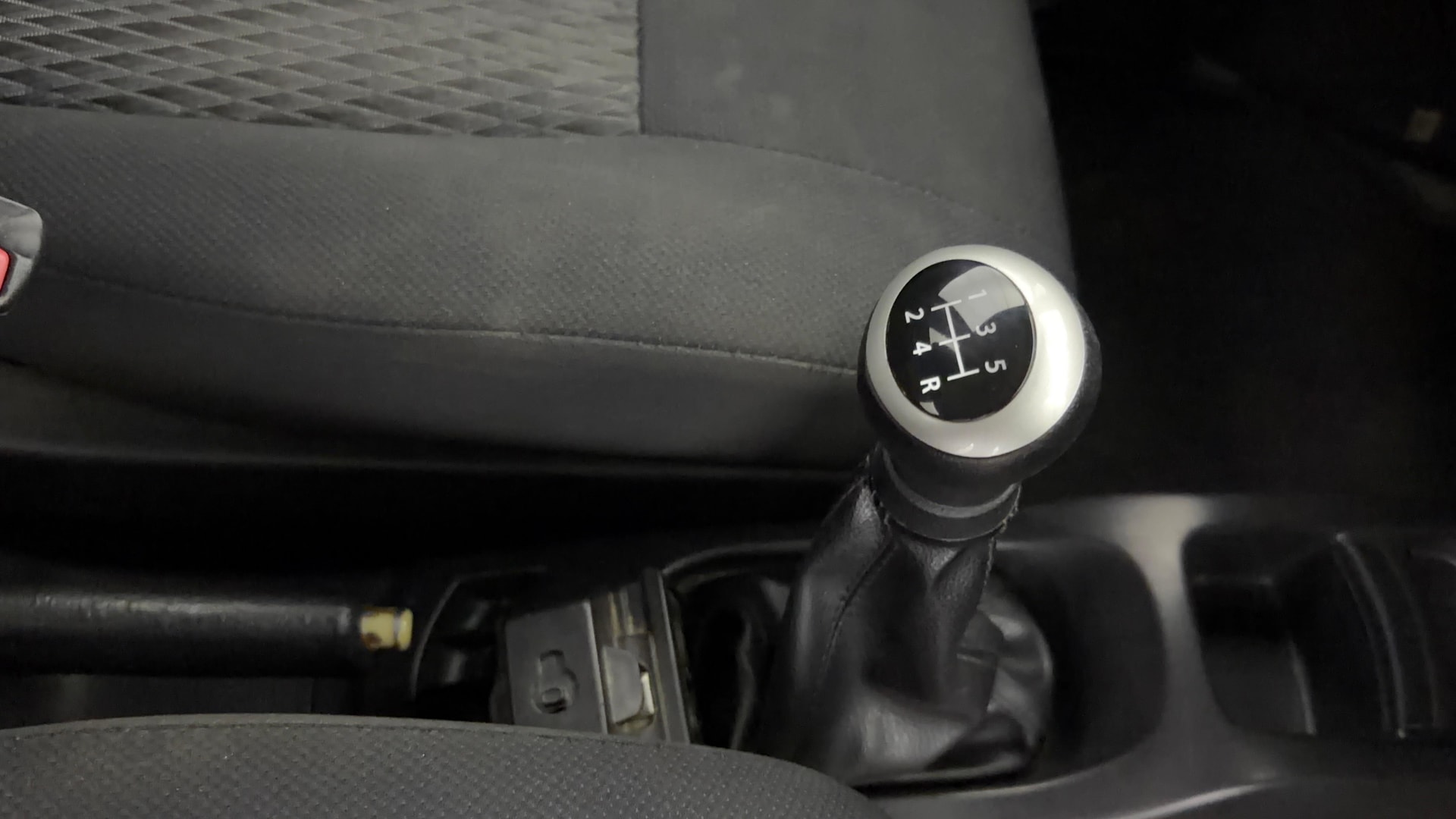 View 2014 Maruti Suzuki Stingray LXI Image 40 Used 2014 Maruti Suzuki Stingray LXI Image 40